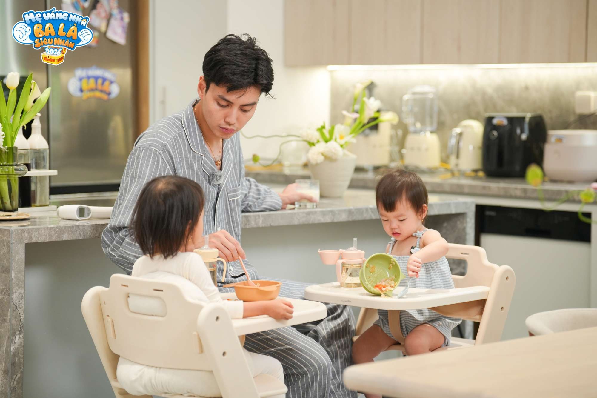 Tập 1 'Mẹ Vắng Nh&agrave; Ba L&agrave; Si&ecirc;u Nh&acirc;n 2026': Gia Đ&igrave;nh Truyền H&igrave;nh t&acirc;m đầu &yacute; hợp, mom Dương trổ t&agrave;i nội trợ - Ảnh 5.