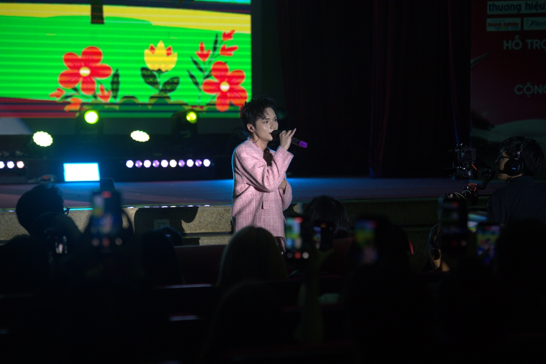 Nội dung ch&uacute; th&iacute;ch ảnh