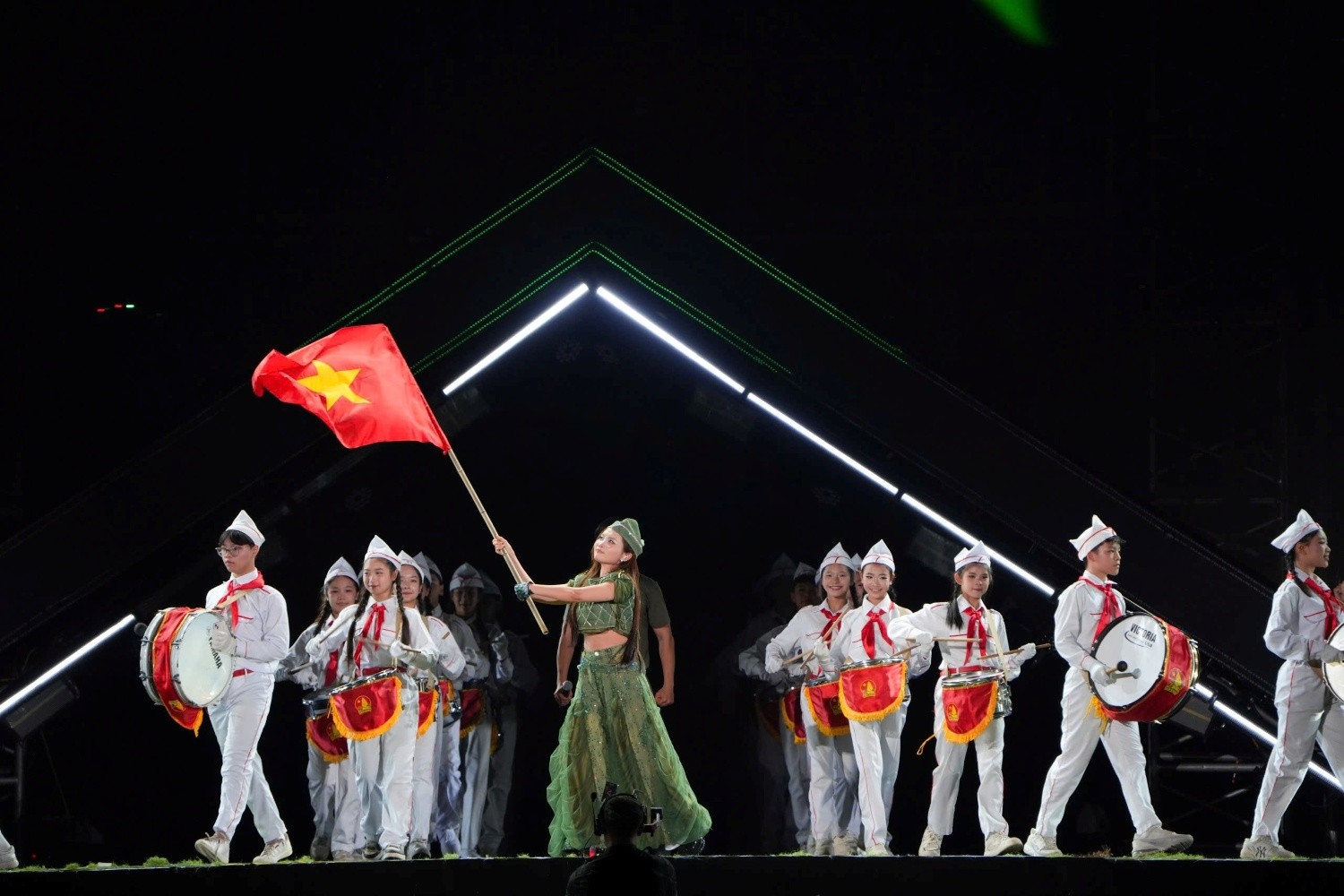 Nội dung ch&uacute; th&iacute;ch ảnh