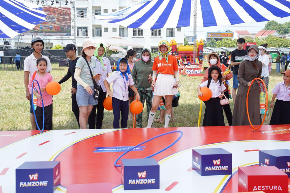 H&agrave;ng ngh&igrave;n c&ocirc;ng nh&acirc;n h&ograve;a m&igrave;nh v&agrave;o "đại nhạc hội" s&ocirc;i động của Shopee- Ảnh 5.