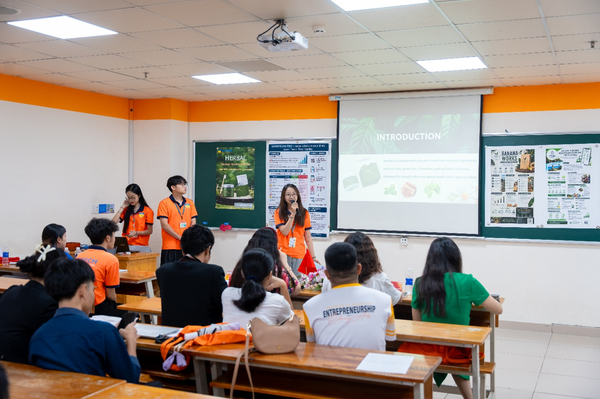 Thử sức ở 'Startup Arena' quốc tế, sinh vi&ecirc;n HUTECH - SLSU lan tỏa tinh thần s&aacute;ng tạo đổi mới- Ảnh 2.