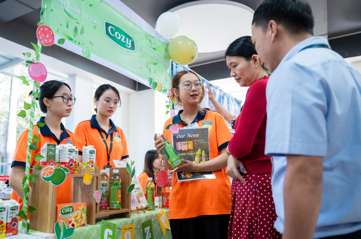Từ giảng đường đến thị trường số, sinh viên HUTECH tự tin 'bắt sóng' ngành Digital Marketing- Ảnh 2. Từ giảng đường đến thị trường số, sinh viên HUTECH tự tin 'bắt sóng' ngành Digital Marketing- Ảnh 2.