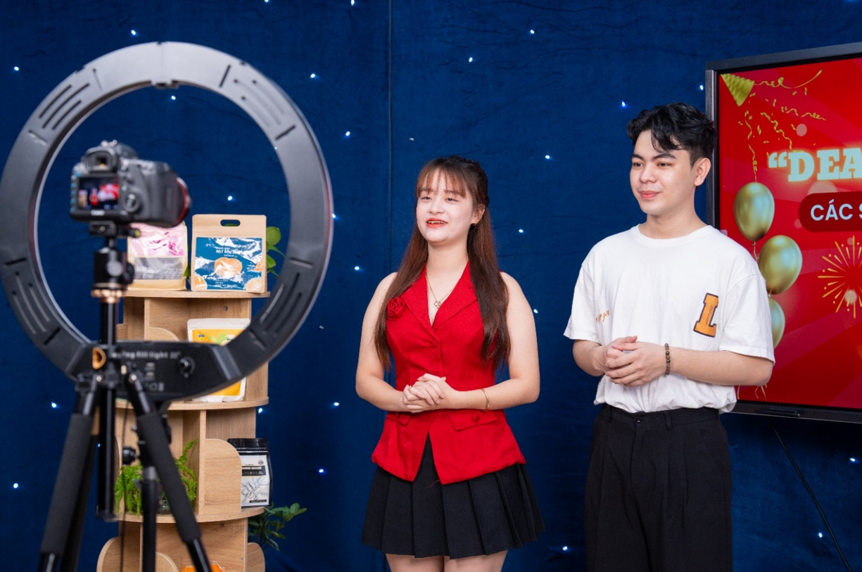 Từ giảng đường đến thị trường số, sinh viên HUTECH tự tin 'bắt sóng' ngành Digital Marketing- Ảnh 1. Từ giảng đường đến thị trường số, sinh viên HUTECH tự tin 'bắt sóng' ngành Digital Marketing- Ảnh 1.