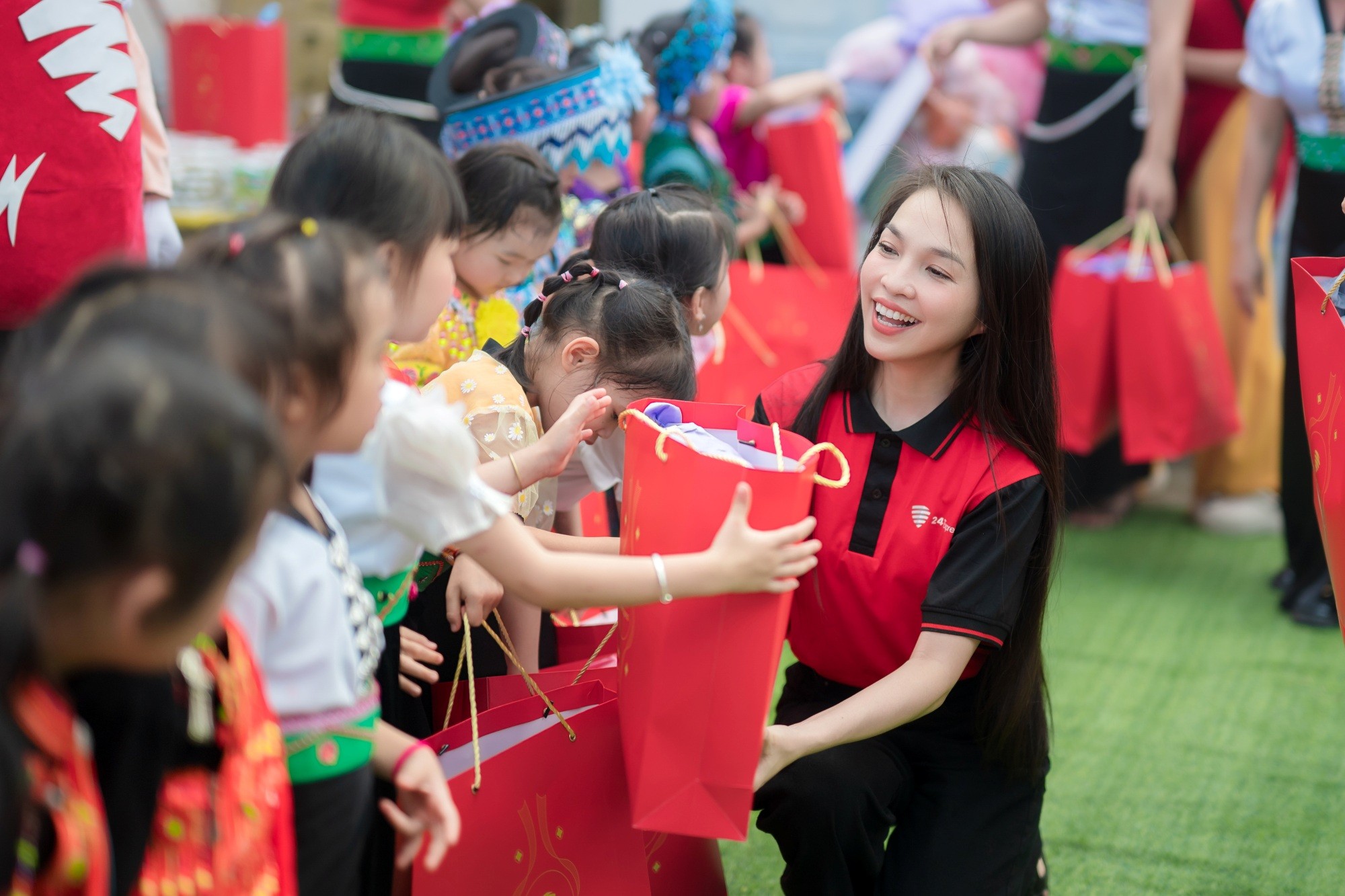 Nội dung ch&uacute; th&iacute;ch ảnh