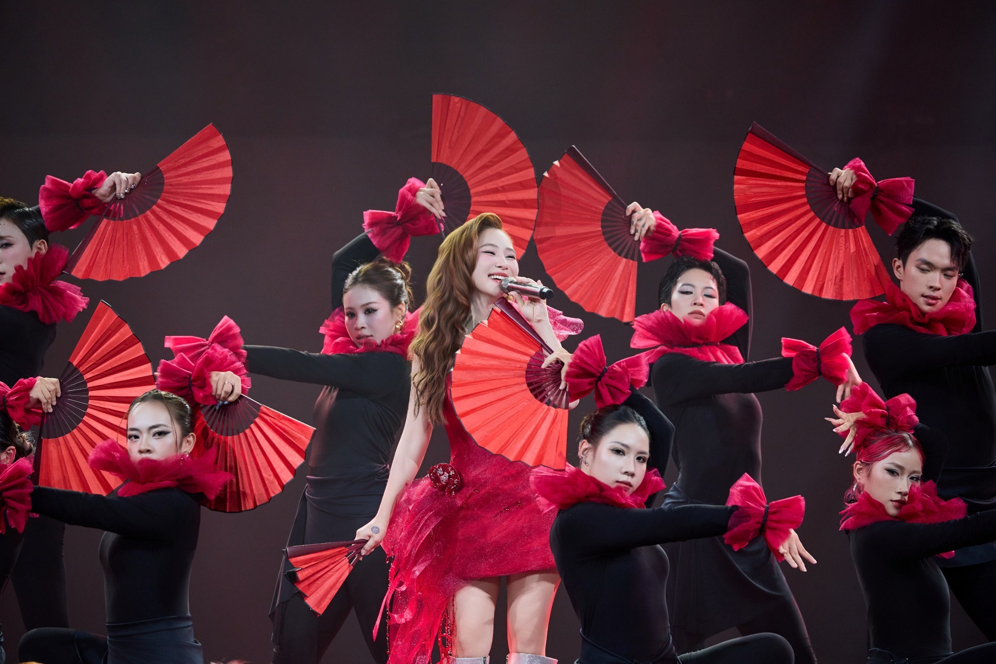 Hương Tràm kể hành trình trở về qua 'Phao Cứu Sinh Concert' - Ảnh 2.