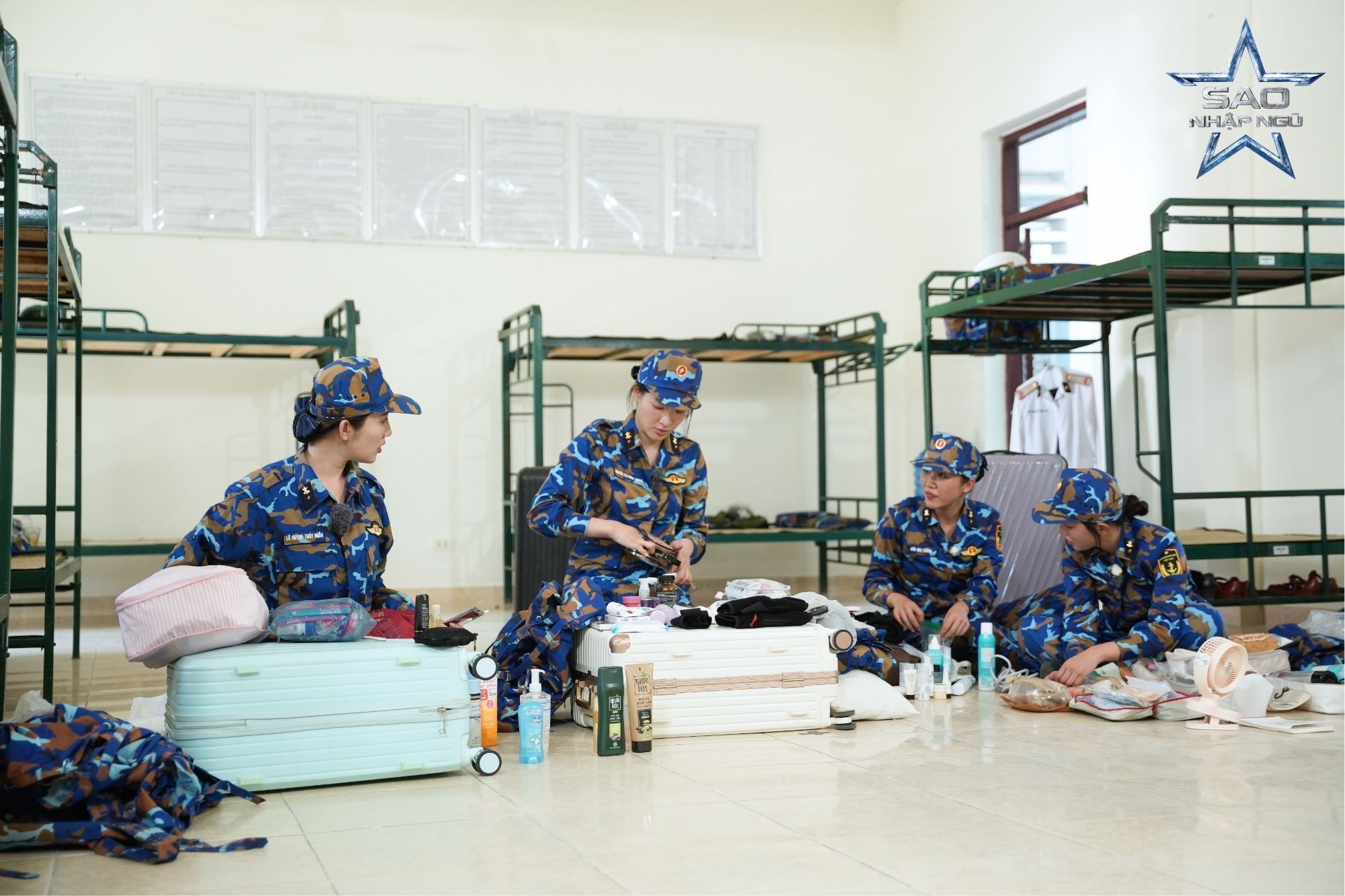 Tập 1 "Sao Nhập Ngũ 2026": Erik ngơ ng&aacute;c bị tịch thu mỹ phẩm - Ảnh 5.