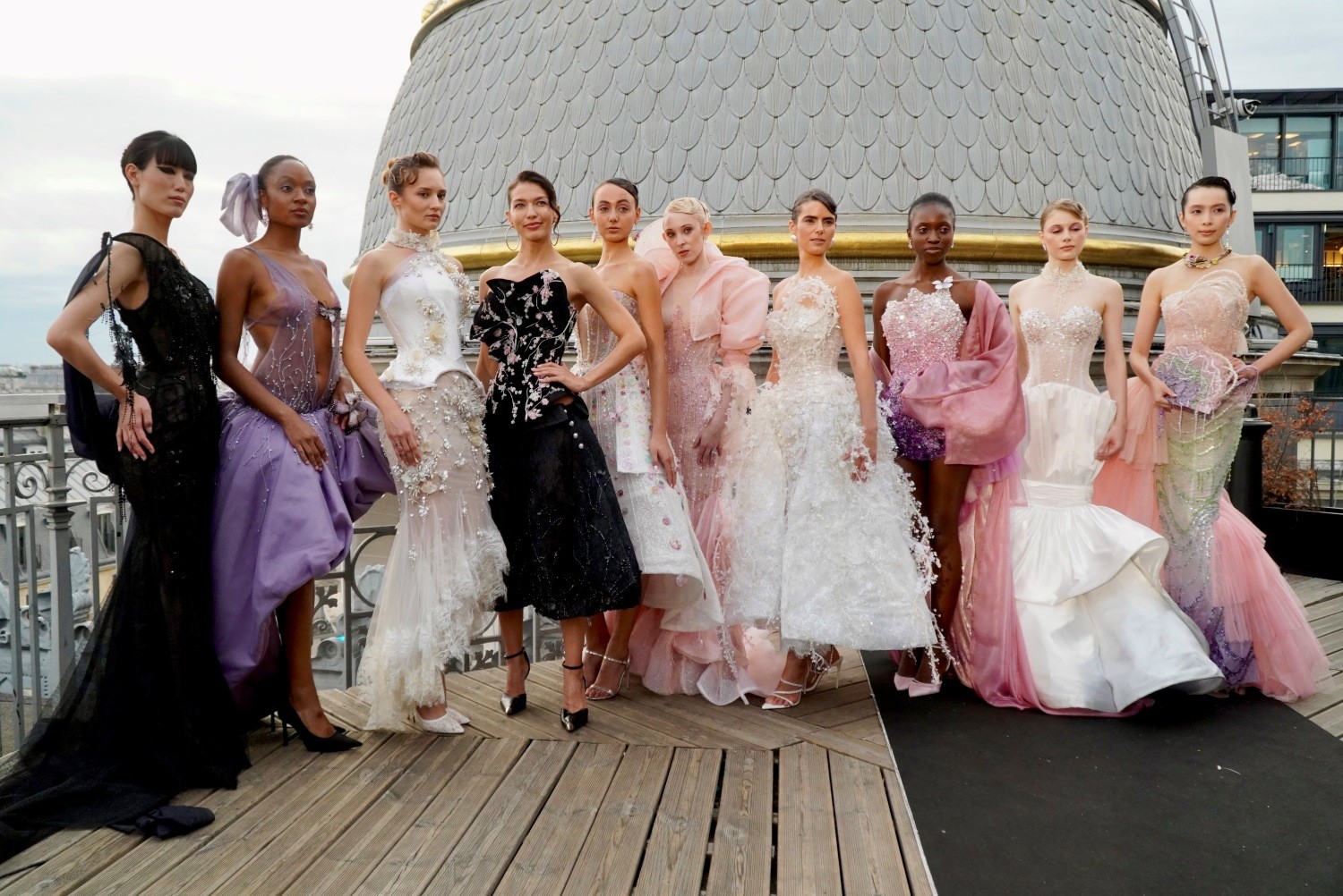 NTK Phong Đinh đưa cảm hứng Đ&agrave; Lạt v&agrave;o BST đầu tay tại Paris Fashion Week - Ảnh 1.