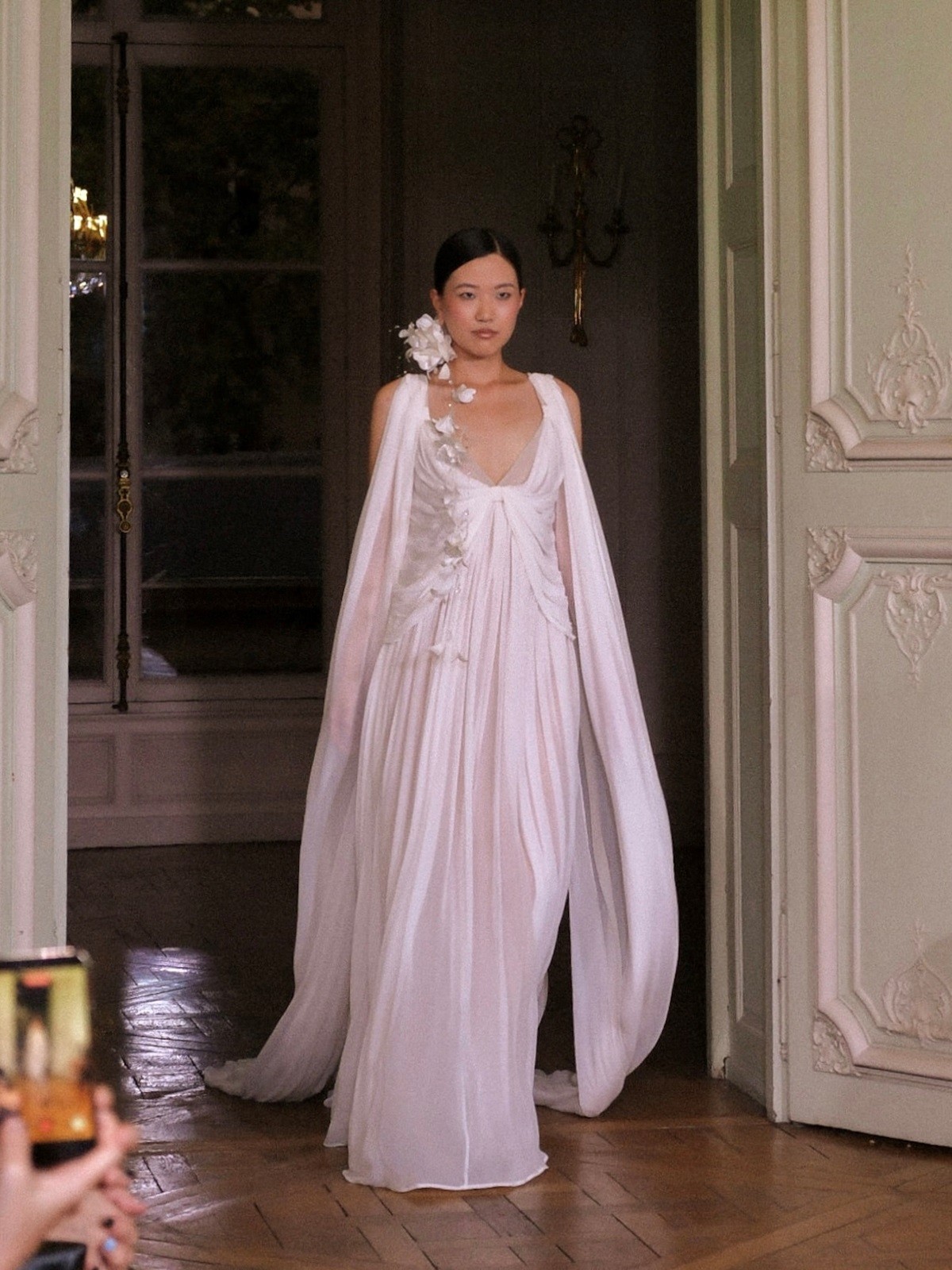 NTK Nguyễn Phúc Tuấn đưa 'Vũ Khúc Cố Đô' đến Paris Fashion Week - Ảnh 7.