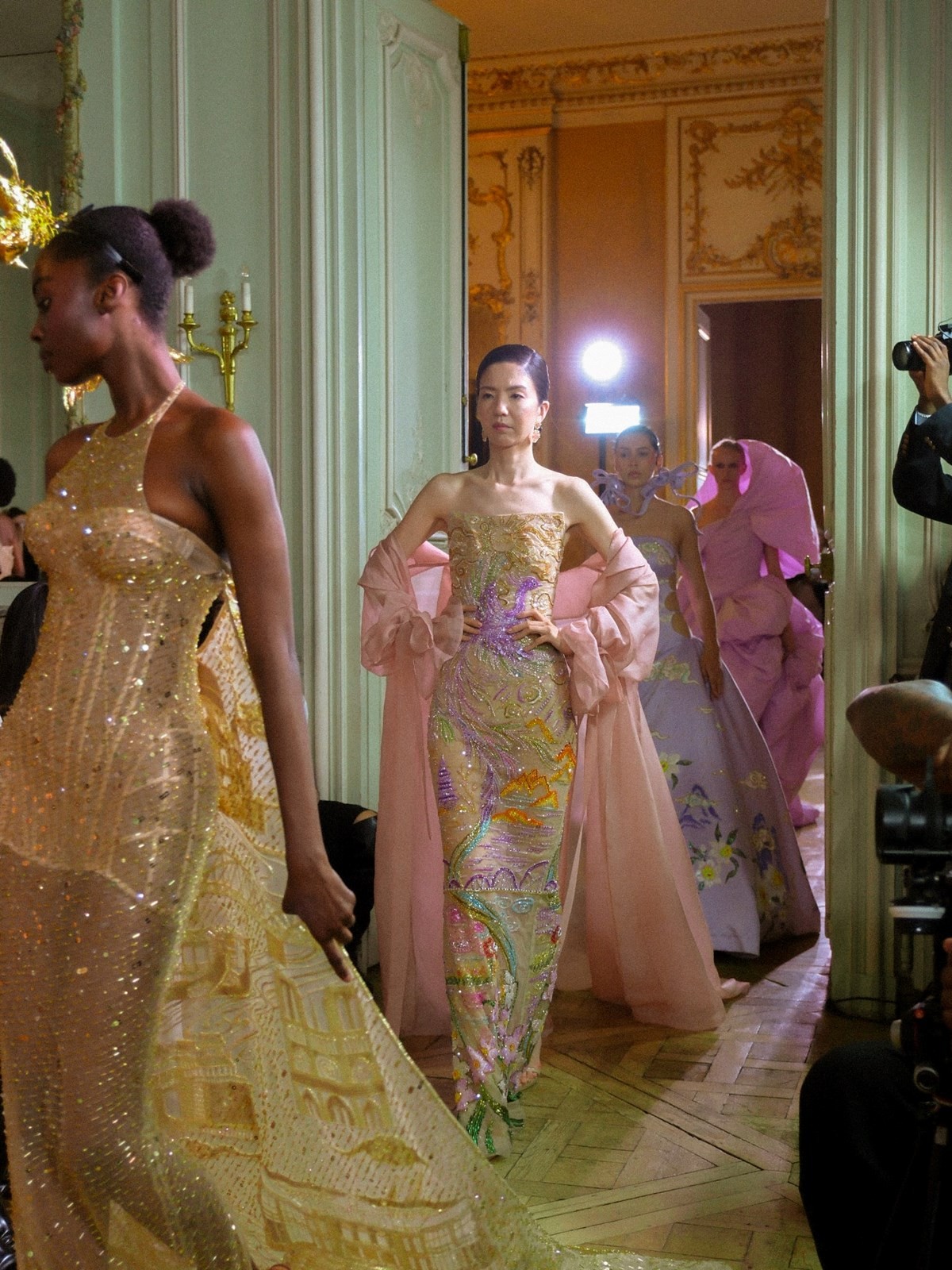 NTK Nguyễn Phúc Tuấn đưa 'Vũ Khúc Cố Đô' đến Paris Fashion Week - Ảnh 5.