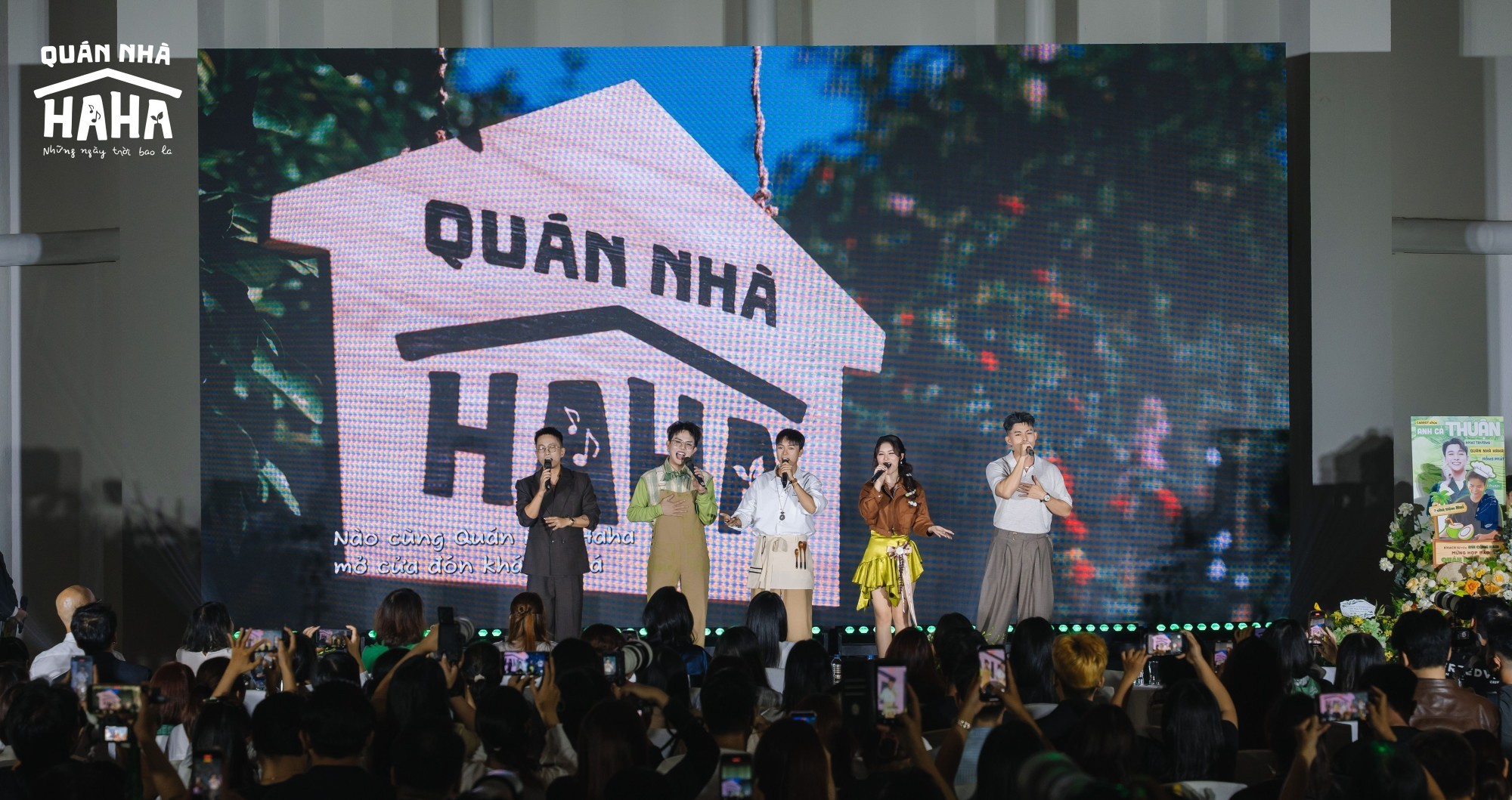 Jun Phạm áp lực khi nấu ăn cho hàng chục thực khách mỗi ngày trong 'Quán nhà Haha' - Ảnh 2.
