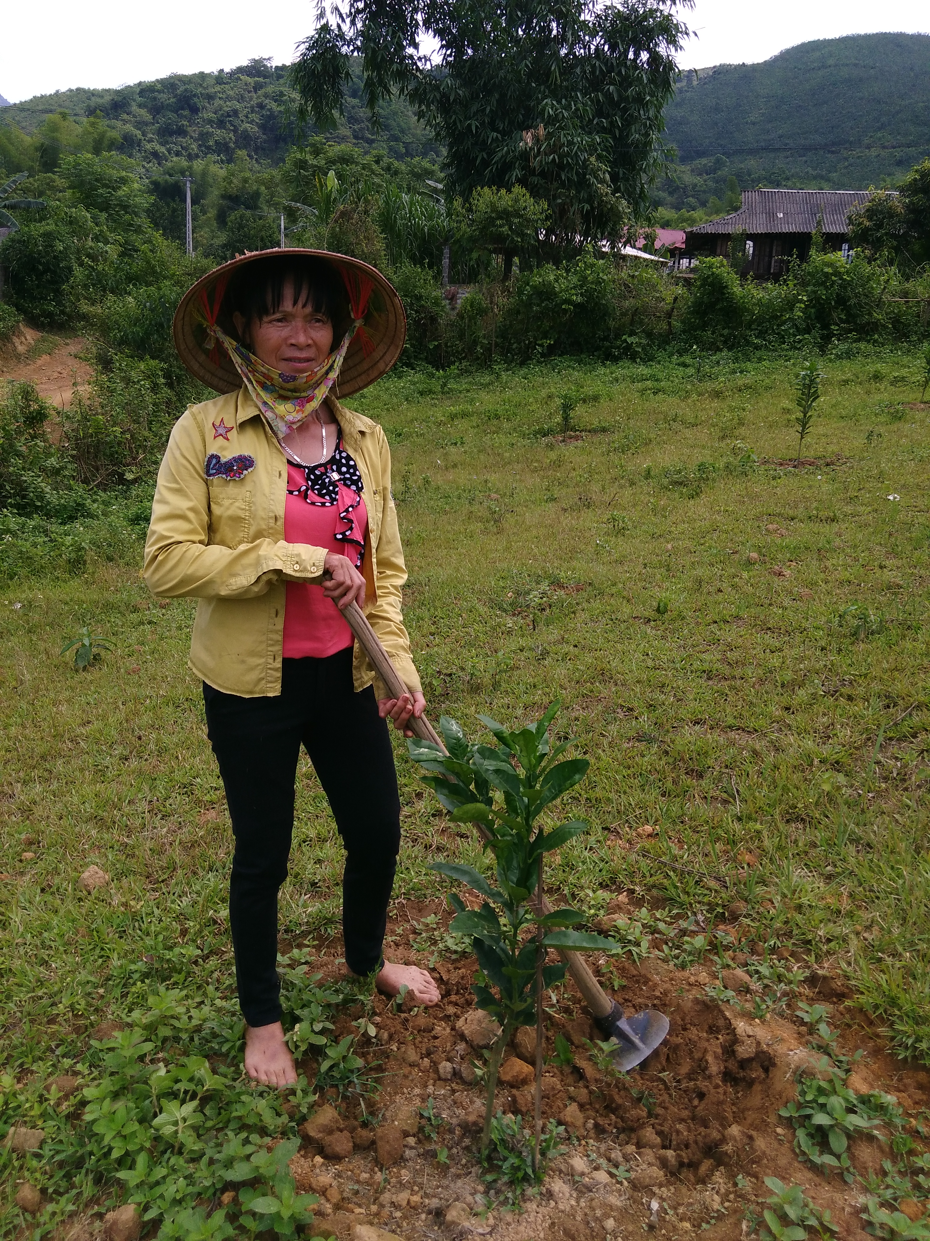 Văn Chấn: Những t&iacute;n hiệu vui khi đưa c&aacute;n bộ huyện về cơ sở- Ảnh 4.