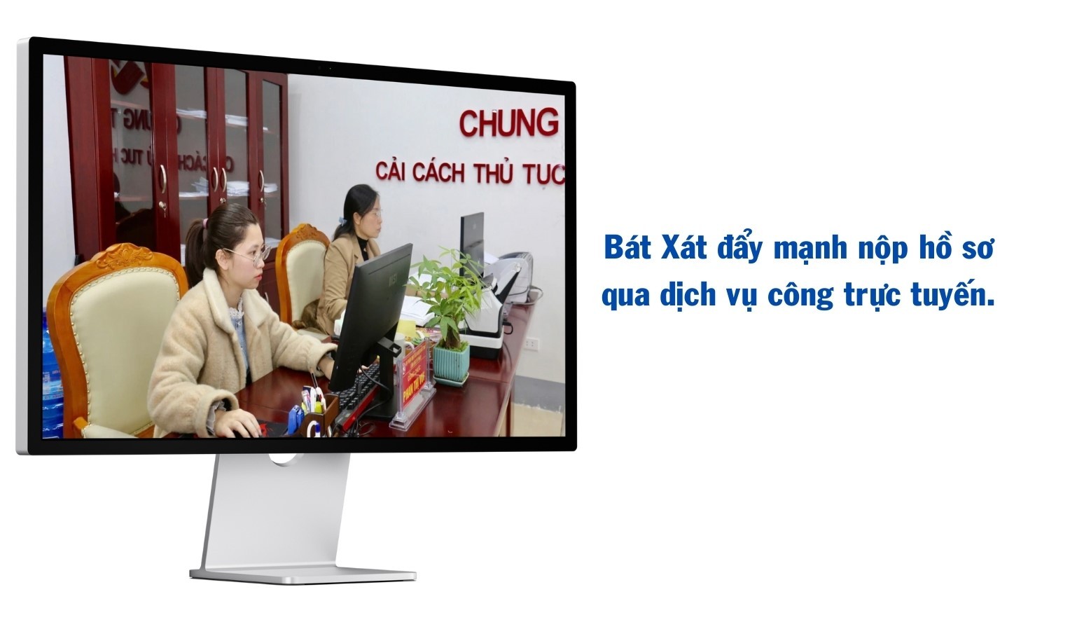 Bát Xát tập trung nâng cao chất lượng cải cách hành chính- Ảnh 2. Bát xát đẩy mạnh nộp hồ sơ qua dịch vụ công trực tuyến