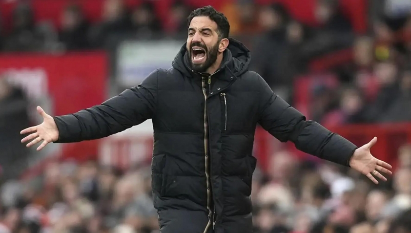 Ruben Amorim Lên Tiếng Xin Lỗi, Thừa Nhận Sự Thật Đau Lòng Với Manchester United- Ảnh 2. Amorim không kìm nén được cơn bực tức khi MU bại trận trước Brighton.