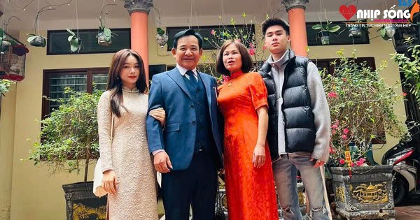 Nghệ sĩ Quang Tèo bên gia đình.