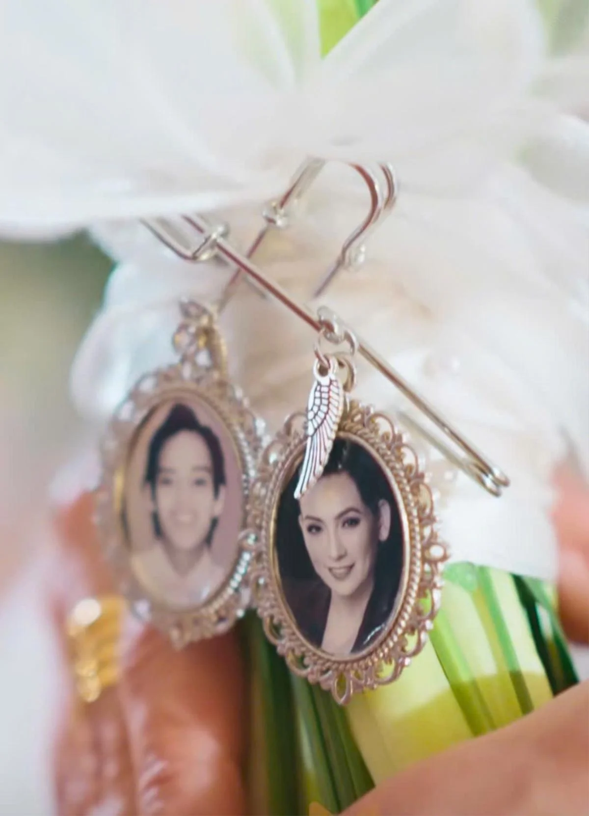 Khoảnh khắc con gái Phi Nhung ôm di ảnh mẹ vào lễ đường đã khiến nhiều người xúc động.- Ảnh 3. Hình ảnh này khiến nhiều người rưng rưng. Ảnh: TikTok Nguyễn Văn Pháp