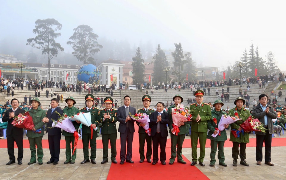 Năm 2025, thị xã Sa Pa có 110 công dân lên đường thực hiện nghĩa vụ quân sự và nghĩa vụ công an nhân dân. (Ảnh Truyền Hình Sa Pa)