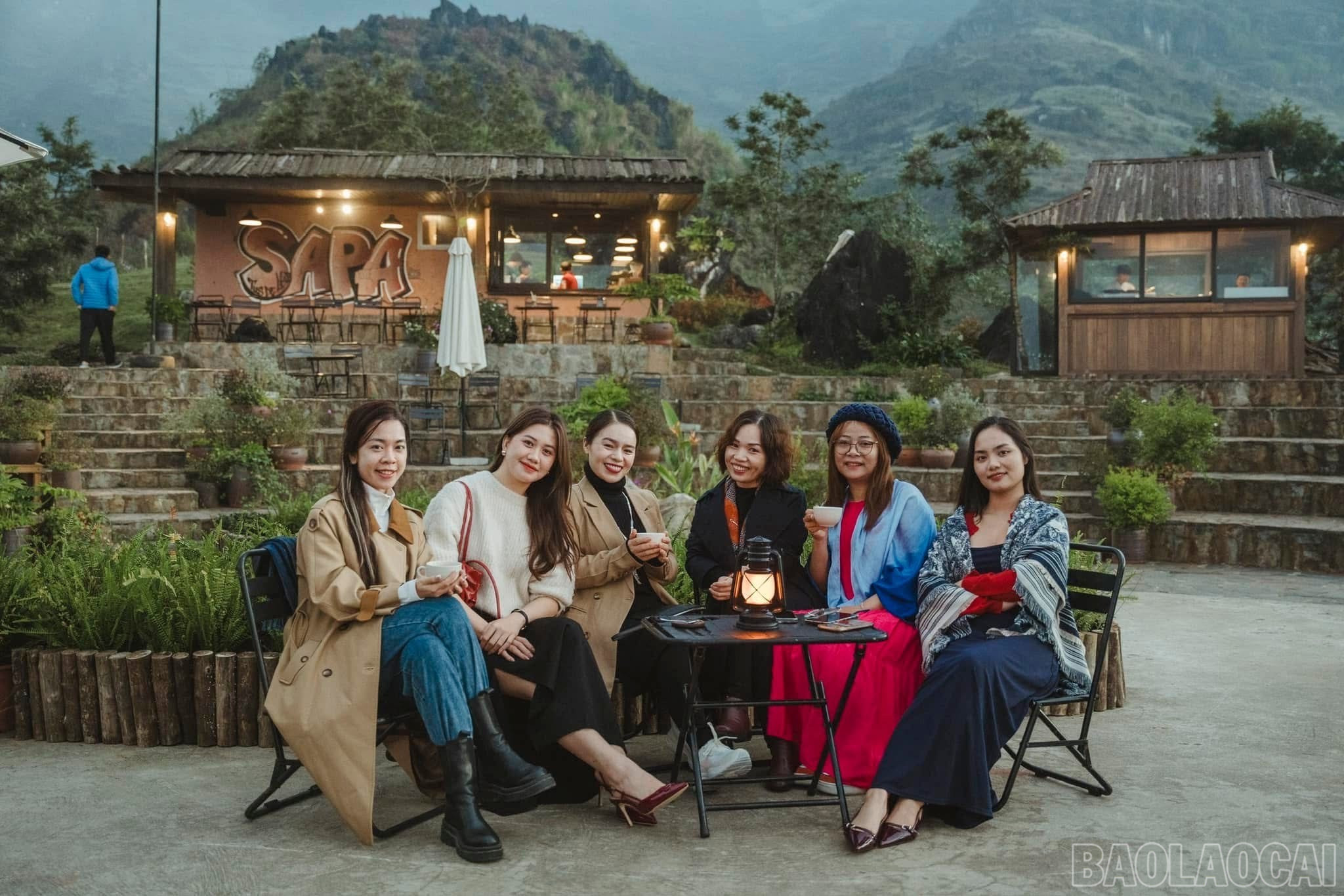 Thời tiết những ngày nghỉ tết Nguyên đán rất thuận lợi để du khách vui xuân. (Ảnh Lào Cai)