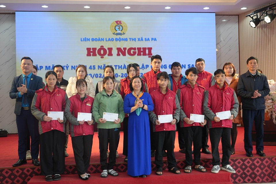 Liên đoàn Lao động thị xã Sa Pa tổ chức gặp mặt kỷ niệm 45 năm thành lập- Ảnh 4.