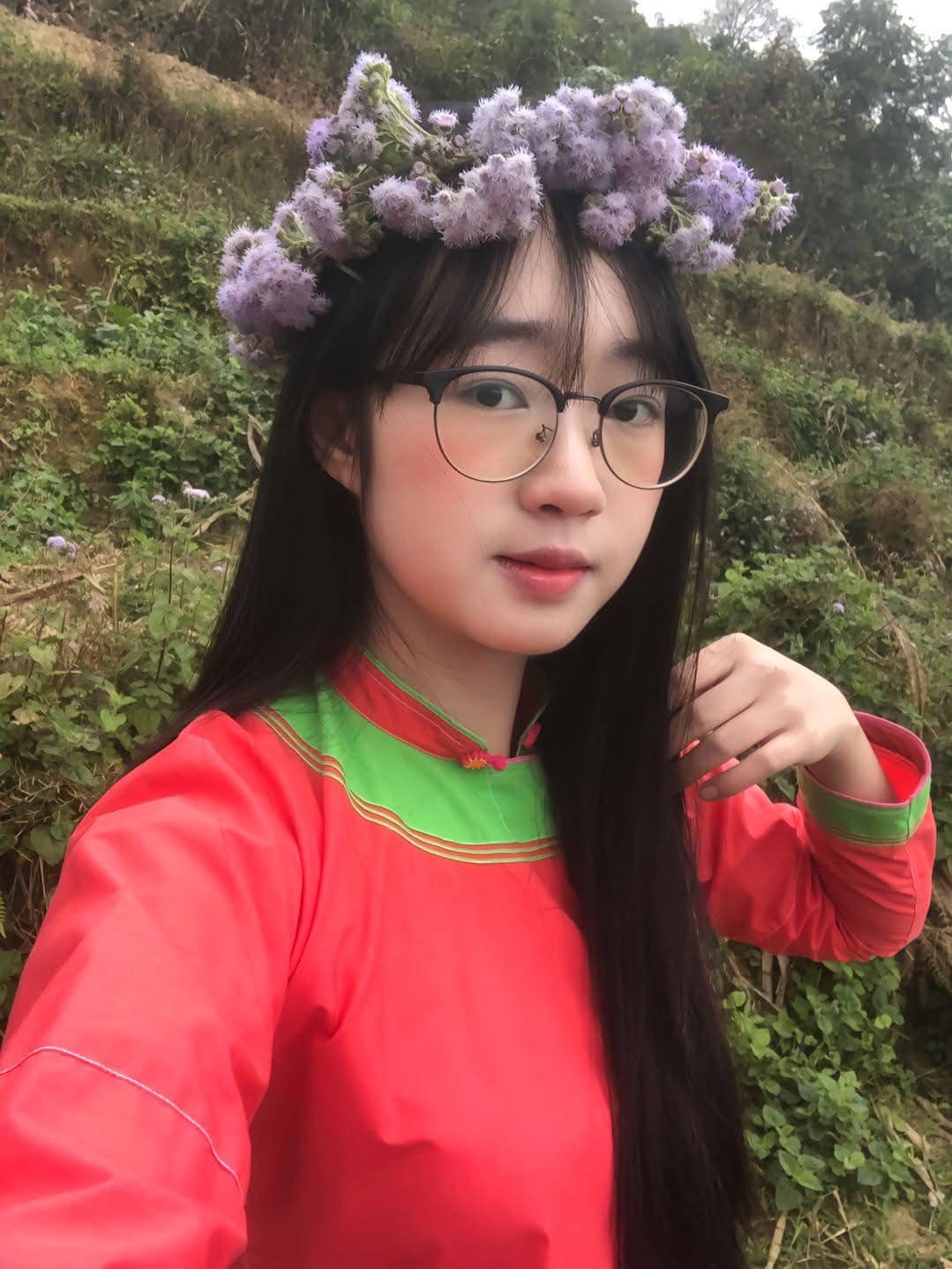 ới Thúy, niềm hạnh phúc lớn nhất không chỉ là bản thân được học hành, mà còn là khi thấy nhiều em nhỏ trong bản dần thay đổi suy nghĩ.