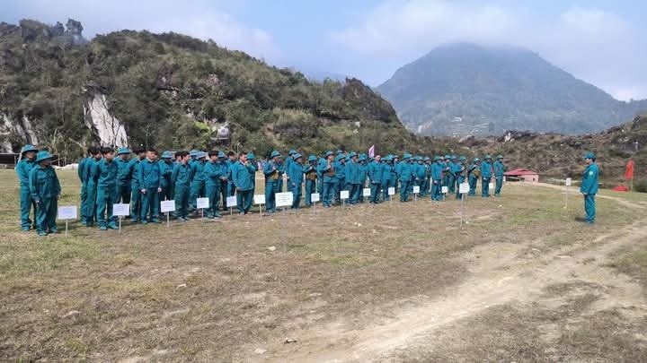 Quân số tham gia huấn luyện đầy đủ (ảnh truyền hình Sapa)