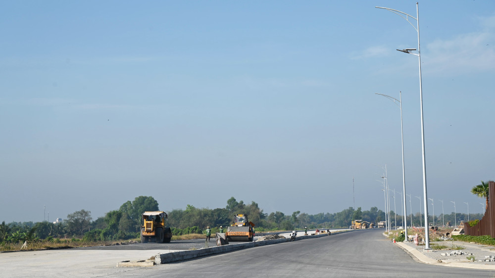Chủ tịch UBND tỉnh – Nguyễn Văn Út đề nghị đẩy nhanh tiến độ các công trình, dự án, triển khai toàn diện, đồng bộ các nhiệm vụ, giải pháp theo tinh thần “5 rõ” của Thủ tướng Chính phủ. (Ảnh Báo Long An Online)