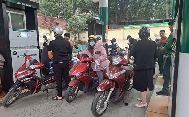 Giá xăng dầu hôm nay 12-3: Tăng nhẹ, nhưng kỳ vọng giảm trong nước- Ảnh 2. Giá xăng dầu hôm nay