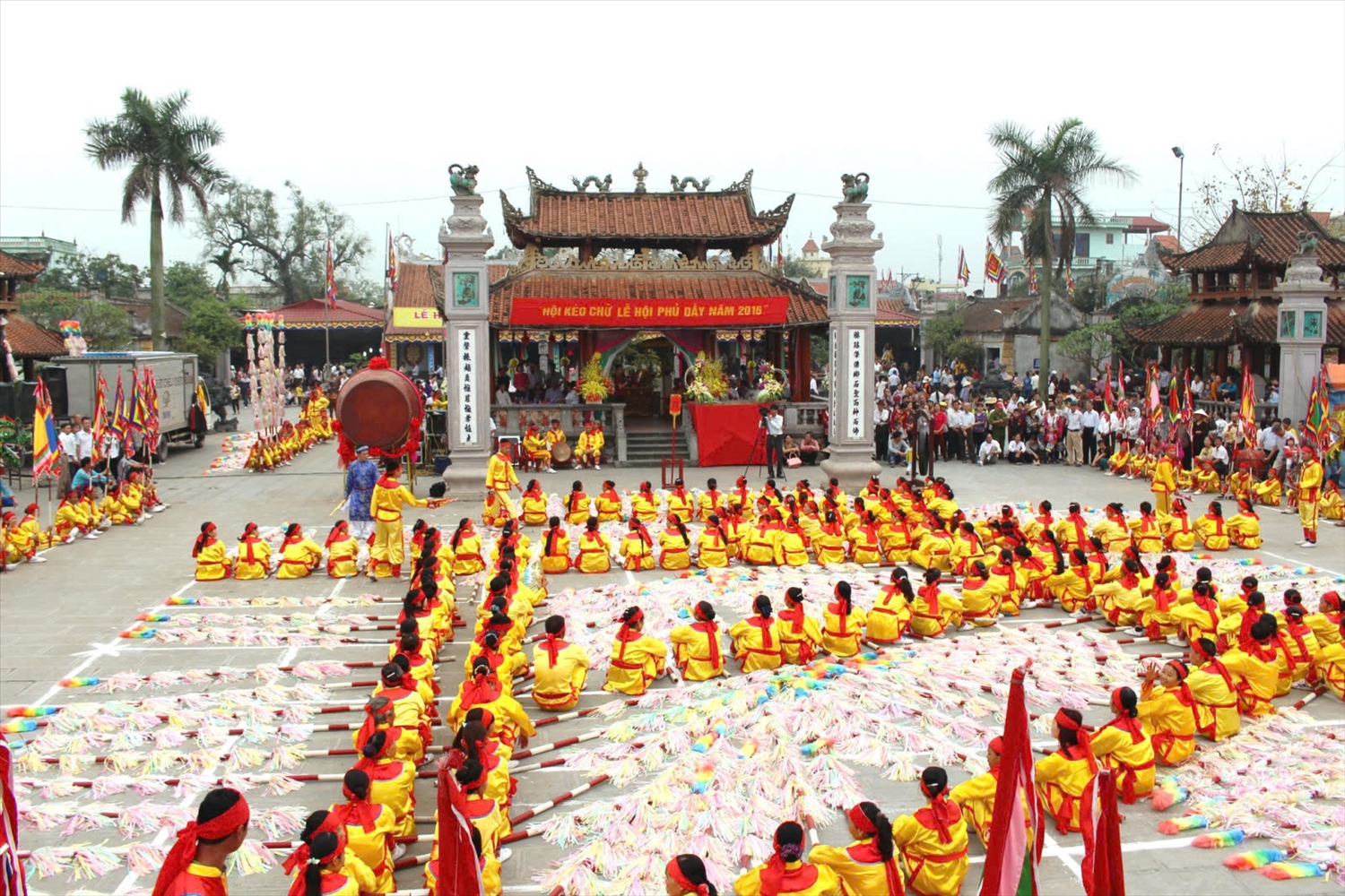 Hội Kéo chữ trong Lễ hội Phủ Dầy. (Ảnh Báo Dân Tộc)