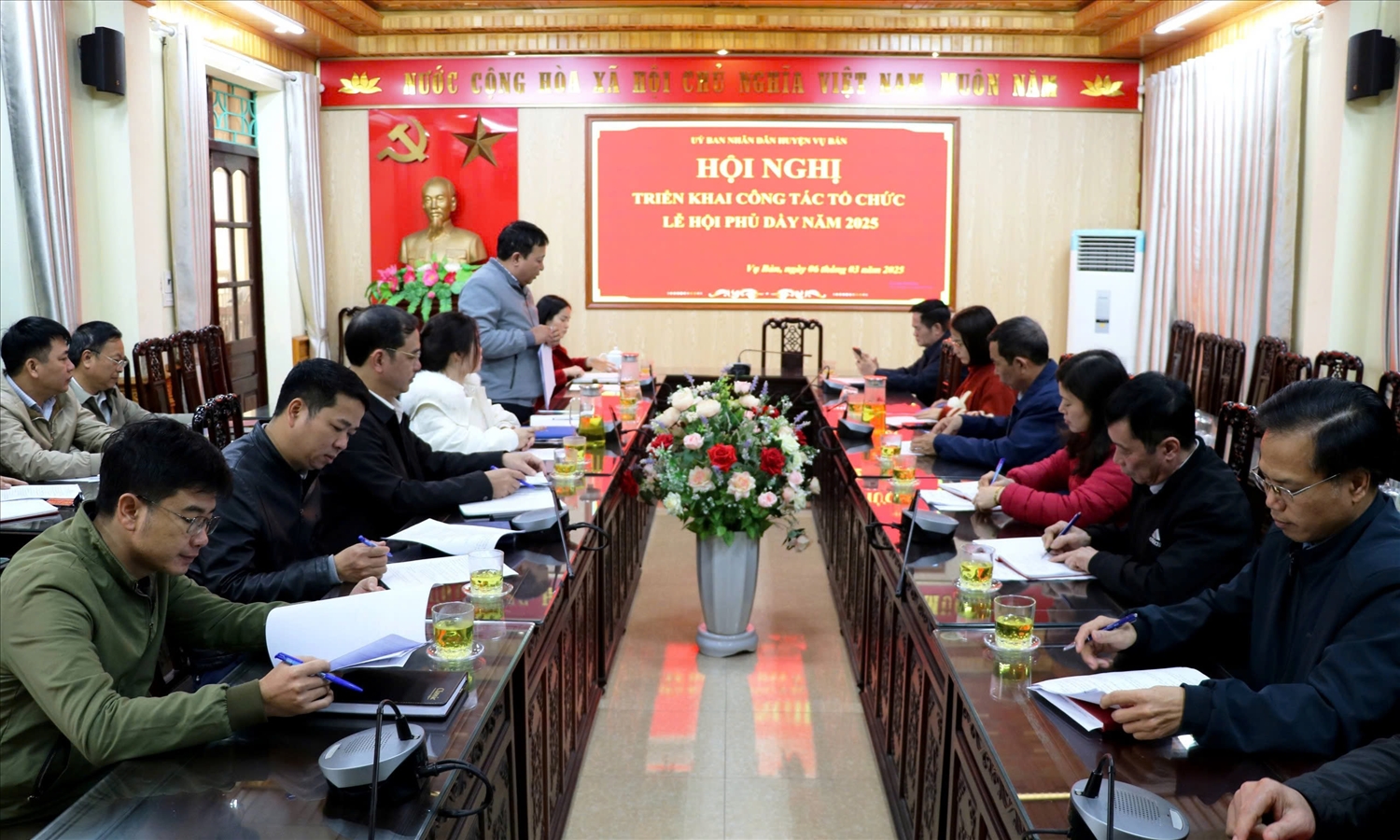 Huyện Vụ Bản họp triển khai kế hoạch tổ chức Lễ hội Phủ Dầy năm 2025. (Ảnh Báo Dân Tộc)
