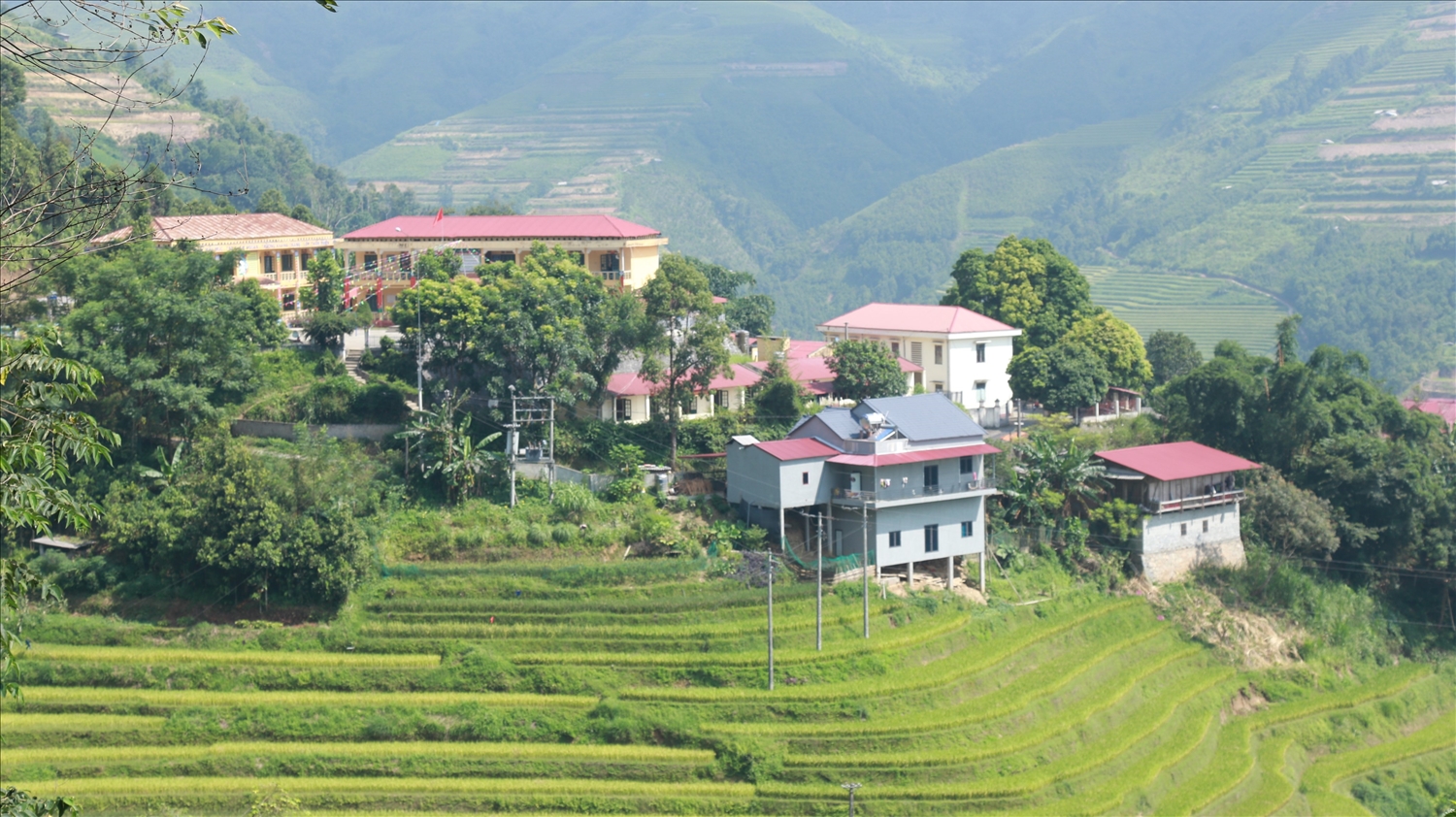 Nguồn lực từ các Chương trình MTQG đã và đang góp phần thay đổi bộ mặt nông thôn vùng cao của tỉnh Lào Cai. (Ảnh Báo Dân Tộc)