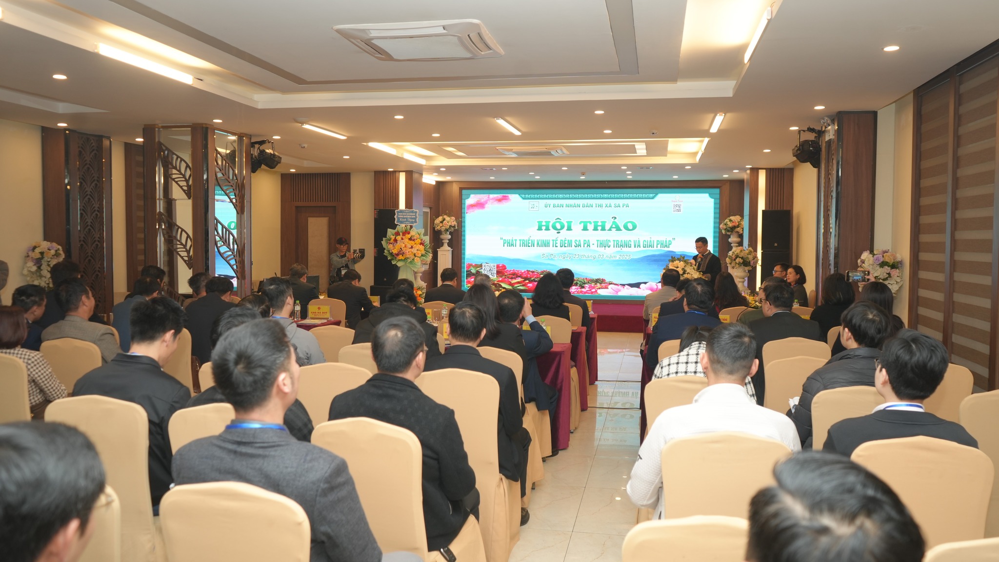 Quang cảnh hội nghị (ảnh truyền hình SaPa)