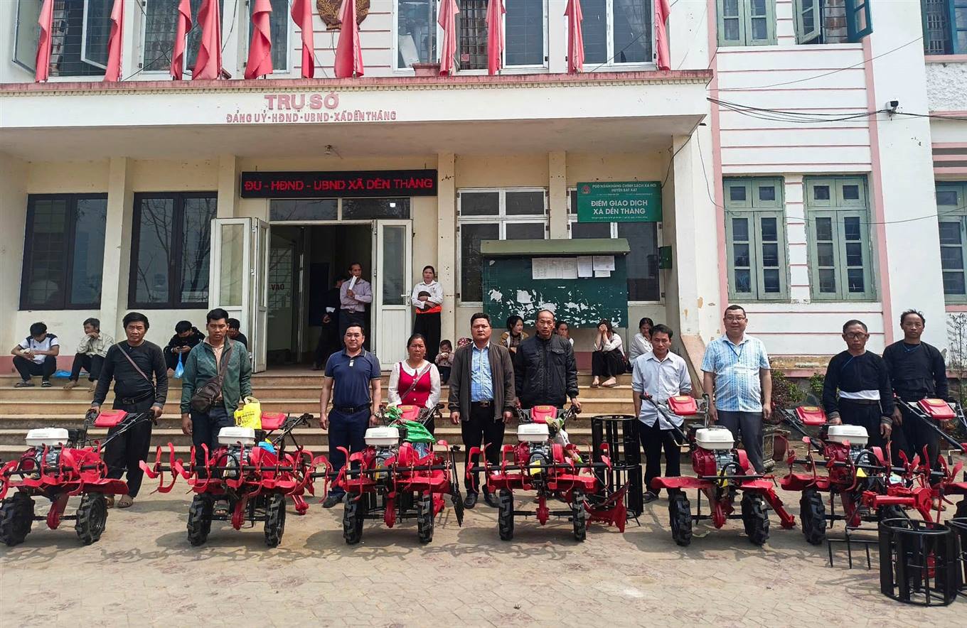 Công ty Cổ phần Thủy điện Mường Hum hỗ trợ 52 máy cày giúp hộ dân khắc phục thiên tai- Ảnh 2. Công ty Cổ phần Thủy điện Mường Hum hỗ trợ 52 máy cày giúp hộ dân khắc phục thiên tai- Ảnh 2.