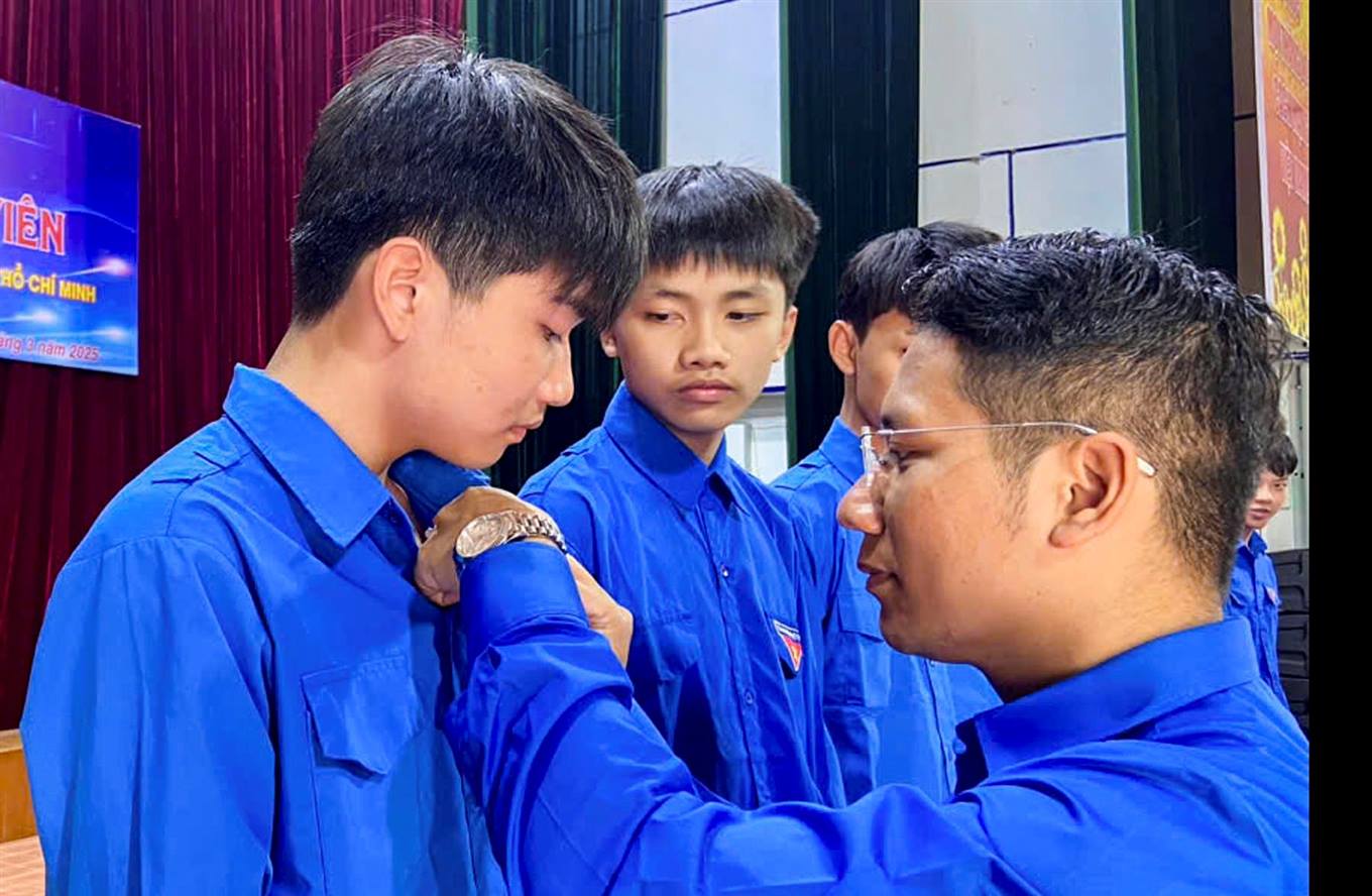 Thị trấn Bát Xát: Kết nạp 70 đoàn viên mới nhân dịp kỷ niệm 94 năm thành lập Đoàn TNCS Hồ Chí Minh- Ảnh 3.