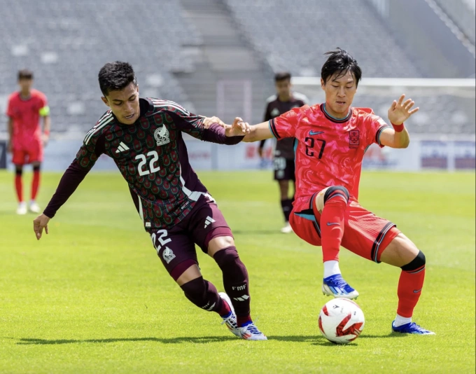 U22 Việt Nam – U22 Hàn Quốc: Kiểm tra năng lực trước đối thủ mạnh- Ảnh 1. U22 Hàn Quốc (phải) thắng U22 Indonesia 2-1 ở giải giao hữu Maurice Revello tại Pháp vào tháng 6/2024