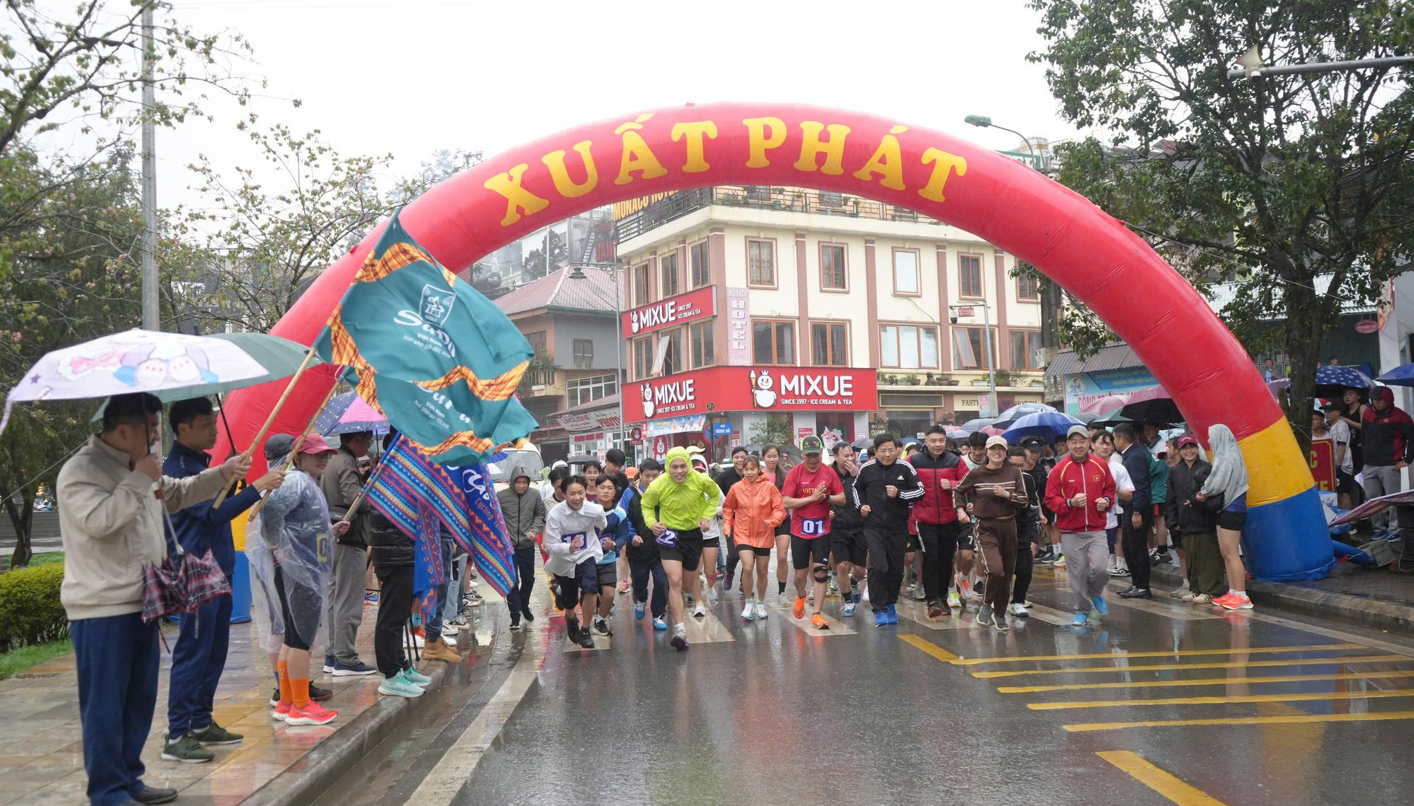 Thị xã Sa Pa tổ chức ngày chạy olympic vì sức khỏe toàn dân và giải việt dã truyền thống 2025- Ảnh 2.