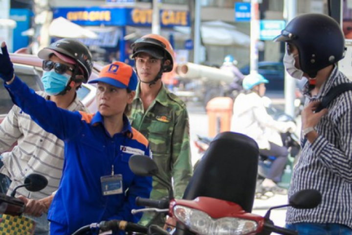 Giá xăng dầu hôm nay 9-3: Mất mốc 70 USD/thùng, tuần giảm mạnh- Ảnh 2. Giá xăng dầu hôm nay