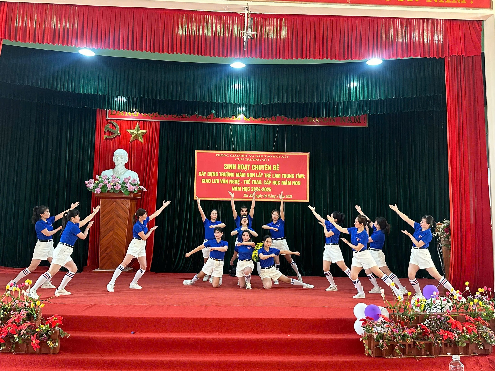 Cụm trường Mầm non số 1 Bát Xát tổ chức chuyên đề Phát triển giáo dục mầm non lấy trẻ làm trọng tâm năm 2024-2025.- Ảnh 6. Cụm trường Mầm non số 1 Bát Xát tổ chức chuyên đề Phát triển giáo dục mầm non lấy trẻ làm trọng tâm năm 2024-2025.- Ảnh 6.