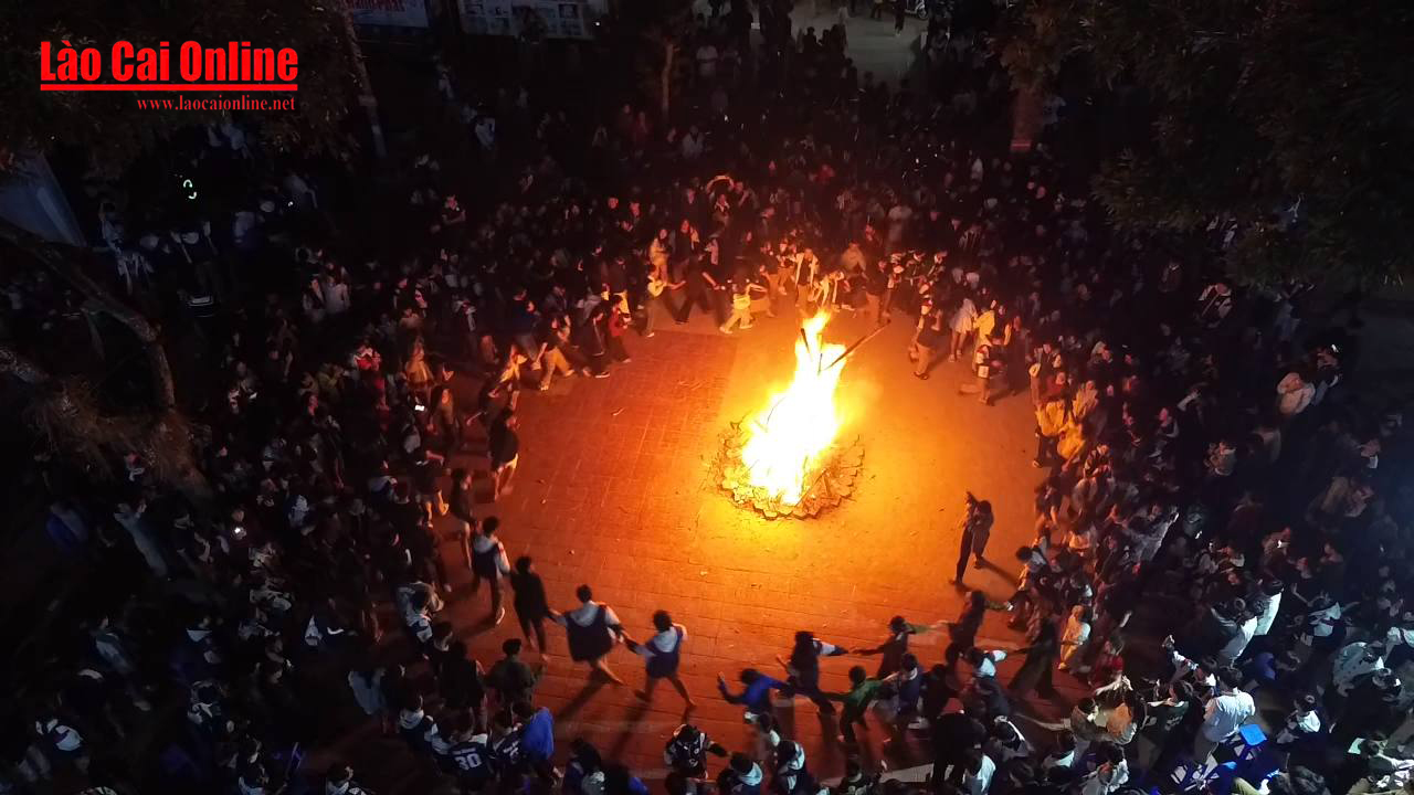 Sôi động đêm lửa trại "Khát vọng vươn xa" tại Trường THPT số 2 Thành phố Lào Cai- Ảnh 9.