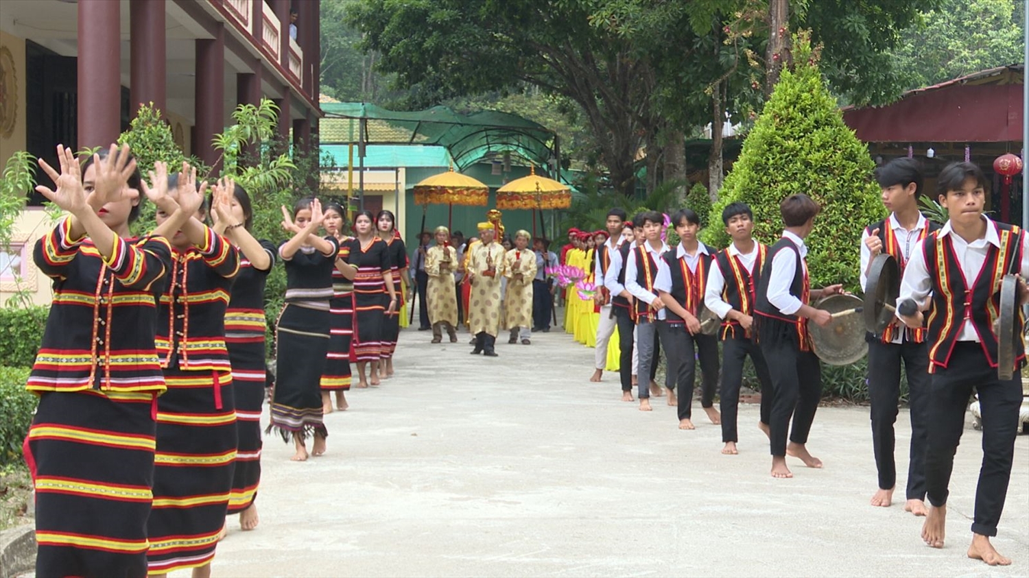 Đội cồng chiêng, xoang làng Kon K’Lốc, xã Đăk Mar tham gia trình diễn phục vụ các hoạt động trong Lễ Giỗ Tổ Hùng Vương. (Ảnh Báo Dân Tộc)