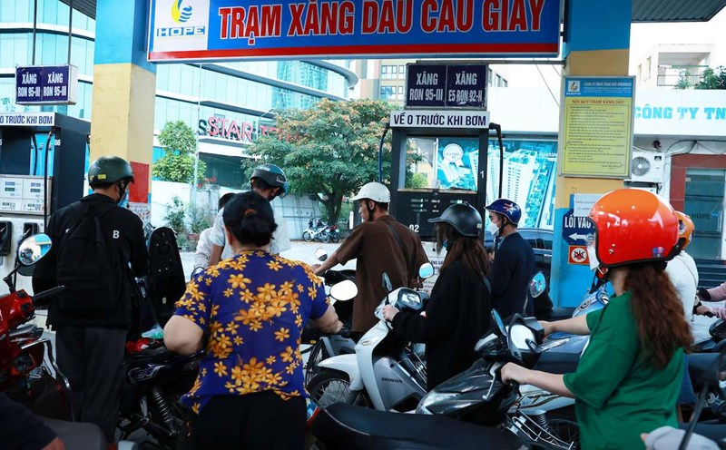 Giá xăng dầu hôm nay 14-4: Thị trường bắt đầu tuần mới trong xu hướng giảm- Ảnh 1. Giá xăng dầu hôm nay
