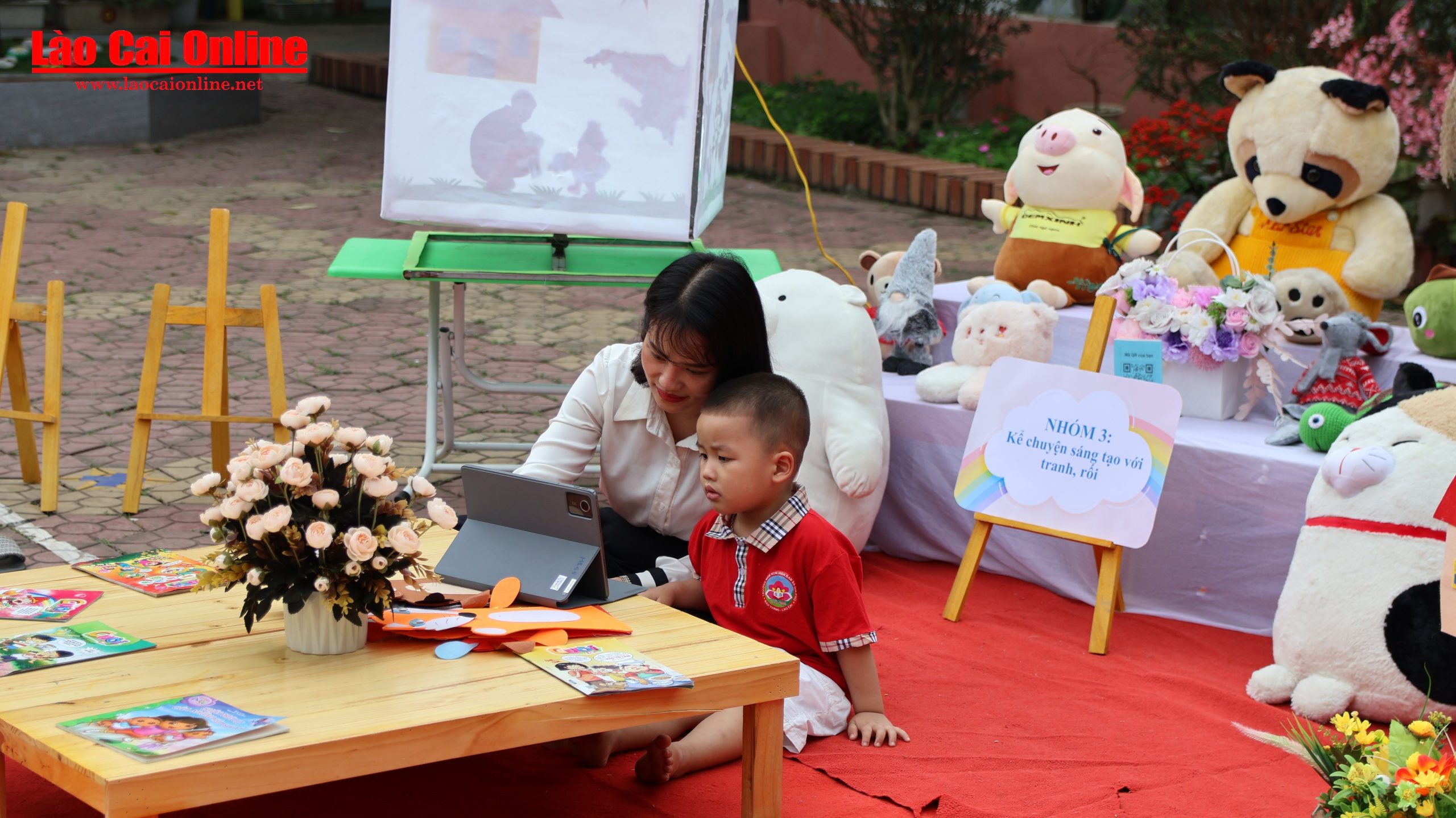 Góc 4 – Đọc sách cùng con: Ứng dụng công nghệ vào hoạt động đọc sách qua mã QR và phần mềm “Đọc vui – Vui học”.