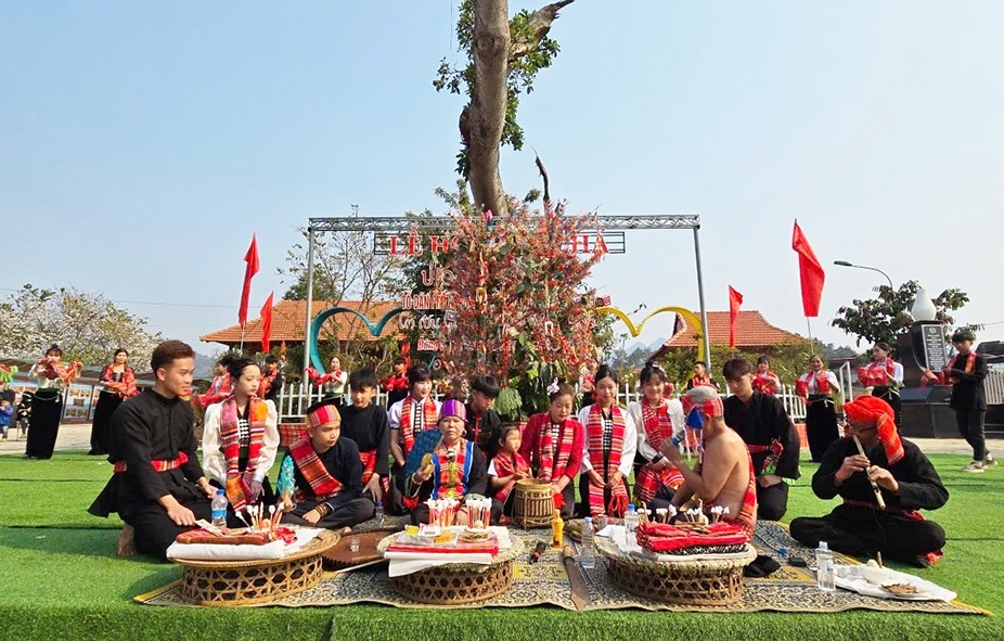 Lễ hội Hết Chá là một trong những di sản văn hóa phi vật thể cấp quốc gia, mang đậm dấu ấn tâm linh và truyền thống lâu đời của người Thái trắng. (Ảnh Trần Thắng) (Ảnh Báo Dân Tộc)