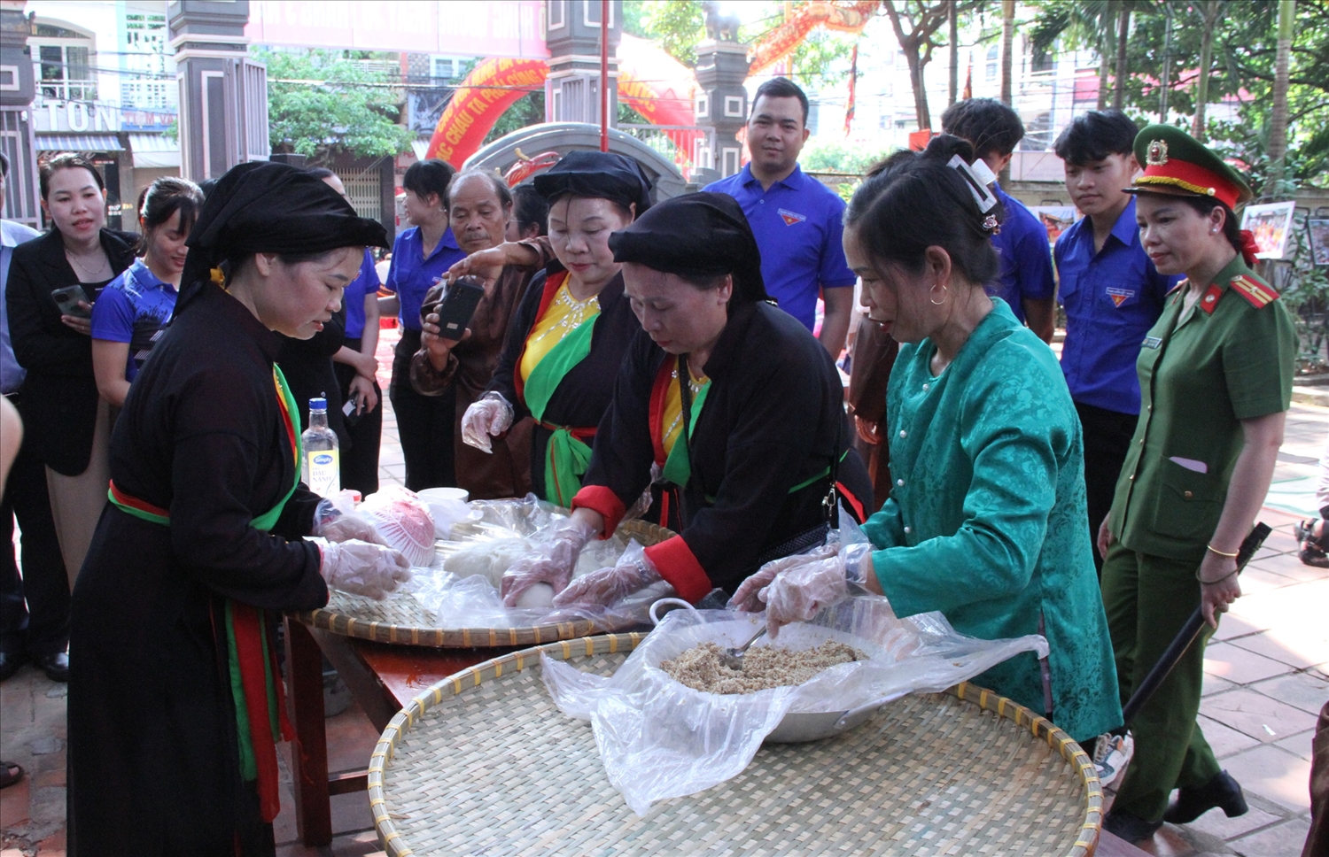 Không khí trang nghiêm, đậm đà bản sắc tại Lễ Giỗ Tổ Hùng Vương 2025 ở Đắk Lắk- Ảnh 4.