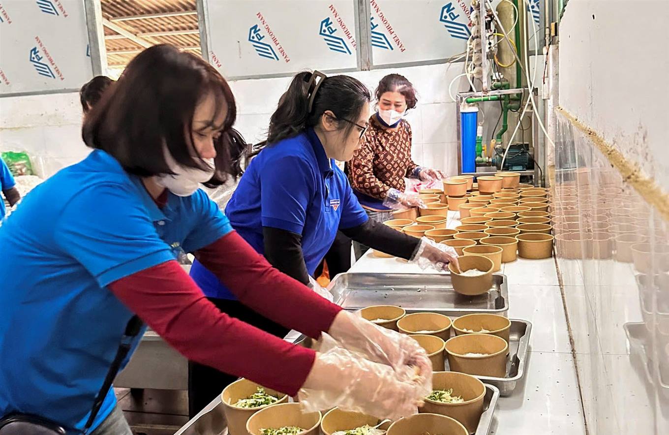 Chia sẻ yêu thương đến học sinh vùng cao- Ảnh 1. Chia sẻ yêu thương đến học sinh vùng cao- Ảnh 1.