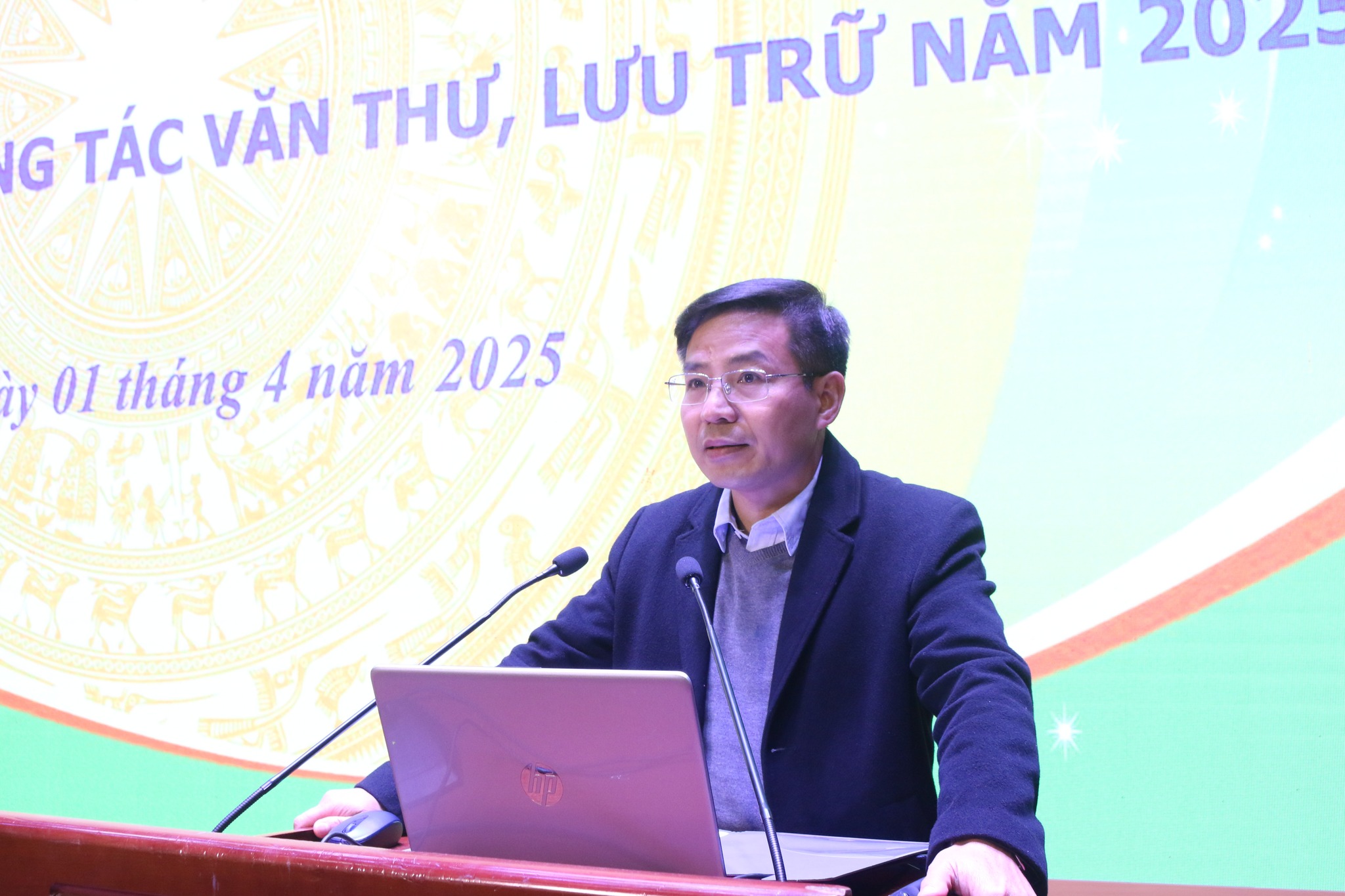Hội nghị tập huấn nghiệp vụ văn thư, lưu trữ năm 2025: Nâng cao hiệu quả quản lý hành chính- Ảnh 2.