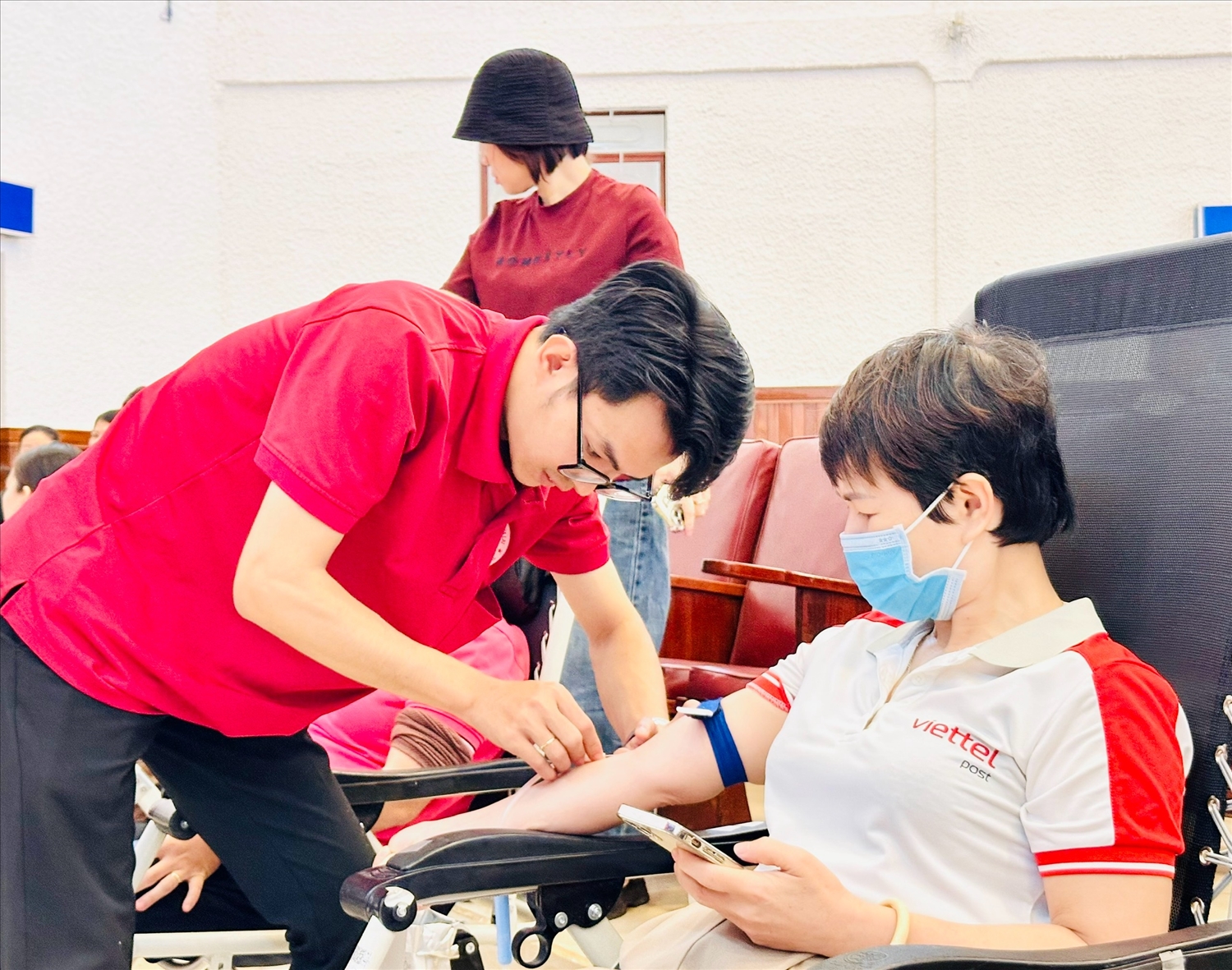 Gia Lai sôi nổi hưởng ứng Ngày Toàn dân hiến máu tình nguyện- Ảnh 2. Tỉnh Gia Lai đặt mục tiêu phấn đấu tiếp nhận 2.600 đơn vị máu an toàn, đáp ứng nhu cầu máu cấp cứu và điều trị cho người bệnh