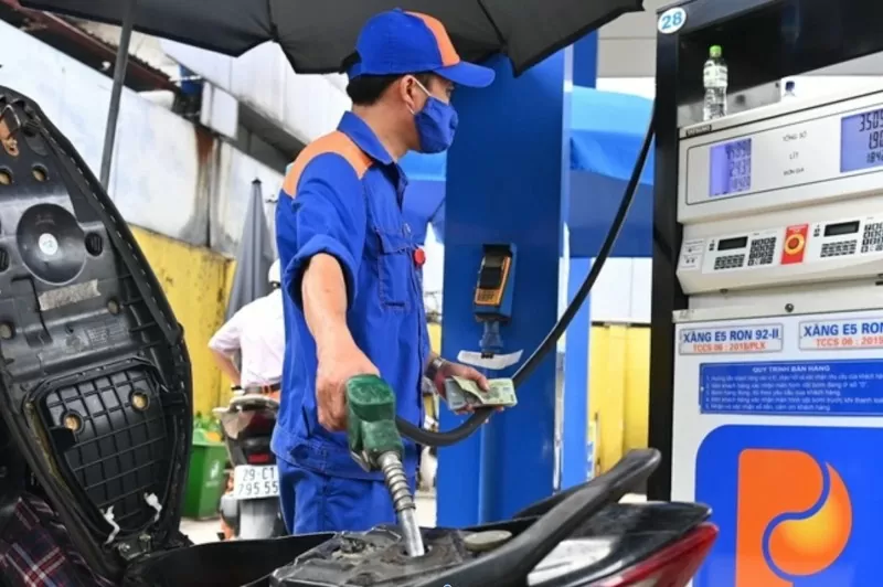 Giá xăng dầu hôm nay 9/4 tiếp tục lao dốc trước sức ép từ căng thẳng thương mại- Ảnh 1. Giá xăng dầu hôm nay