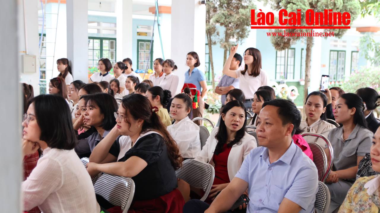 Trường Mầm non Hoa Ban tổ chức “Ngày hội đọc sách năm học 2024 – 2025: Lan tỏa văn hóa đọc tới cộng đồng- Ảnh 3. Các vị đại biểu và phụ huynh học sinh