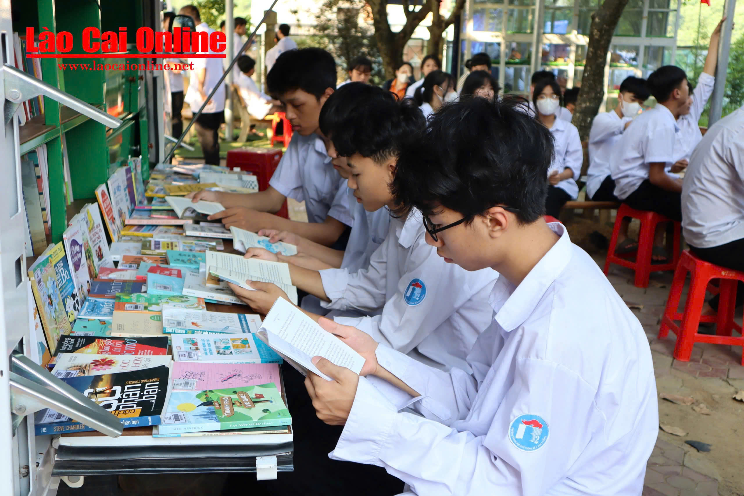 Thư viện Trường THPT số 2 Bảo Thắng tiên phong chuyển đổi số, phát triển văn hóa đọc trong trường học- Ảnh 3.