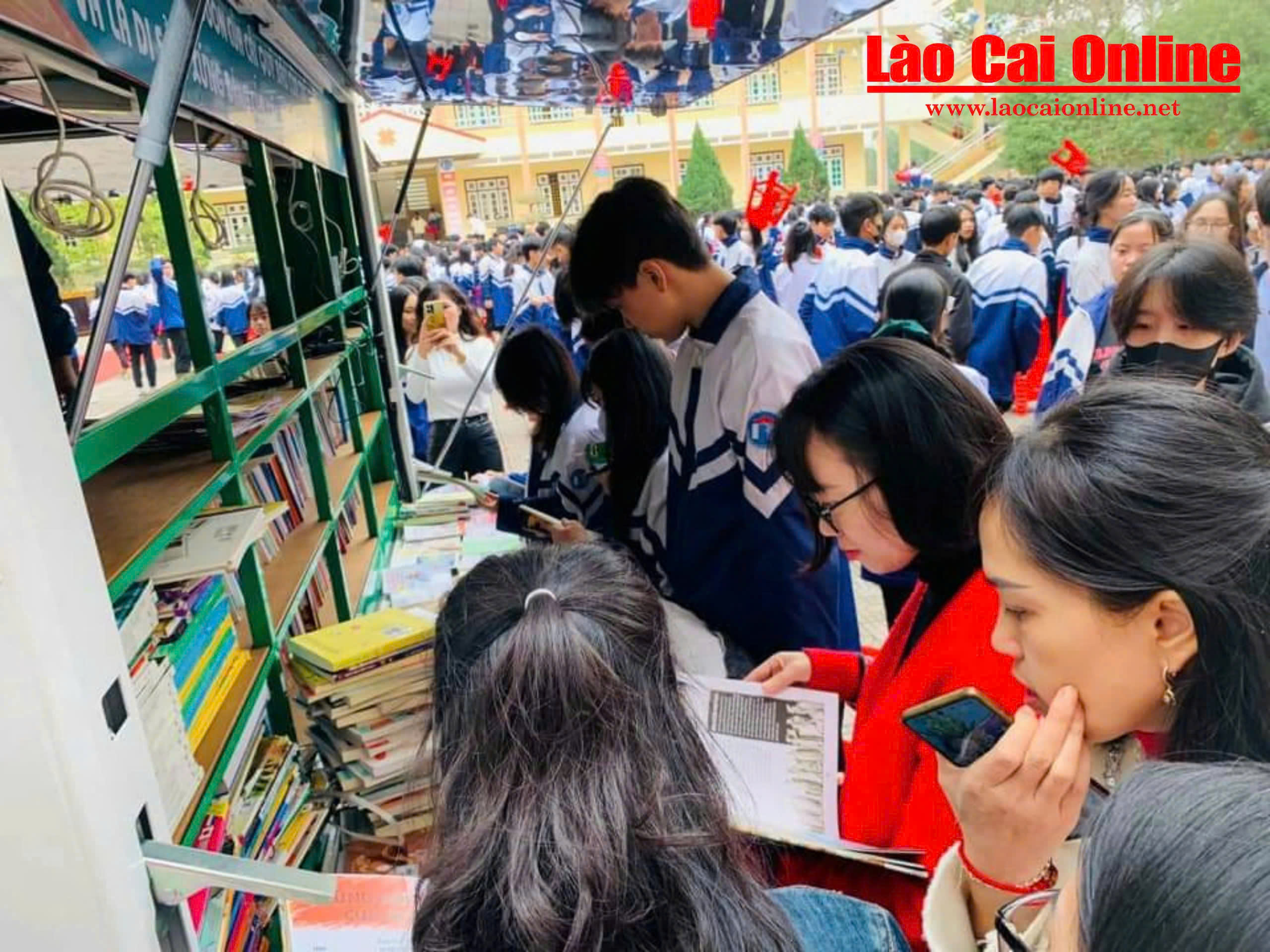 Thư viện Trường THPT số 2 Bảo Thắng tiên phong chuyển đổi số, phát triển văn hóa đọc trong trường học- Ảnh 2.