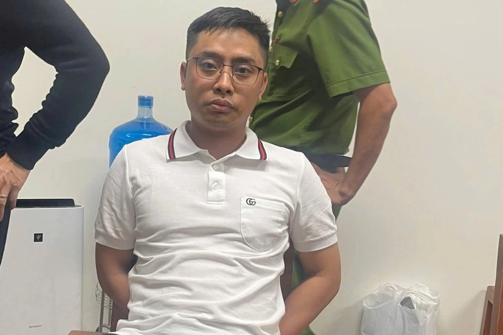 Vụ án rung chuyển Quảng Ninh: Nhóm buôn ma túy đối diện ba tội danh nghiêm trọng- Ảnh 1. Bùi Đình Khánh, đối tượng cuối cùng trong nhóm bị bắt giữ khi đang lẩn trốn tại Thanh Hóa vào tối 19/4 (Ảnh: Công an Thanh Hóa).
